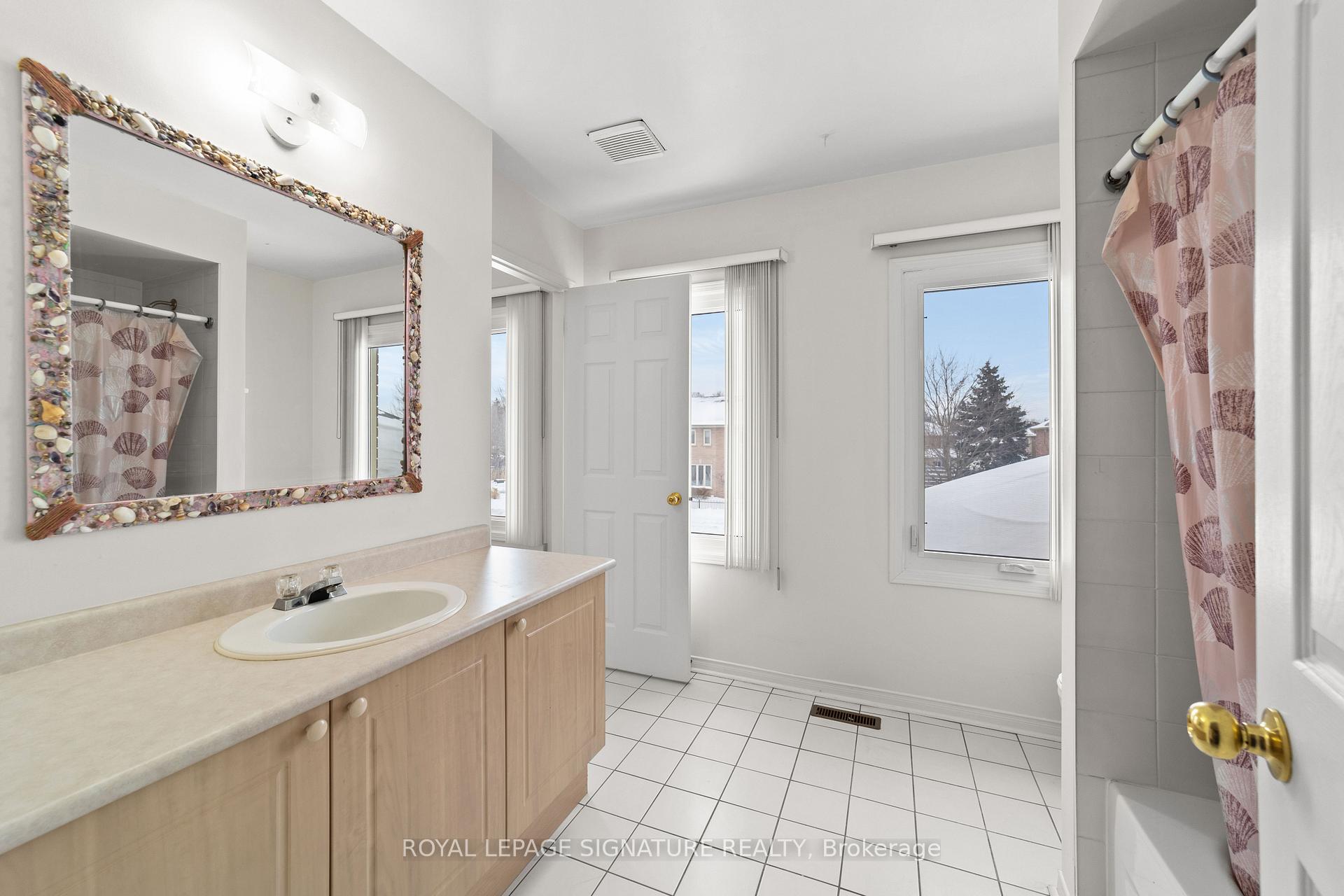 Photo 30 of 35 Valleywood Drive, Whitby, Williamsburg — HOMEH