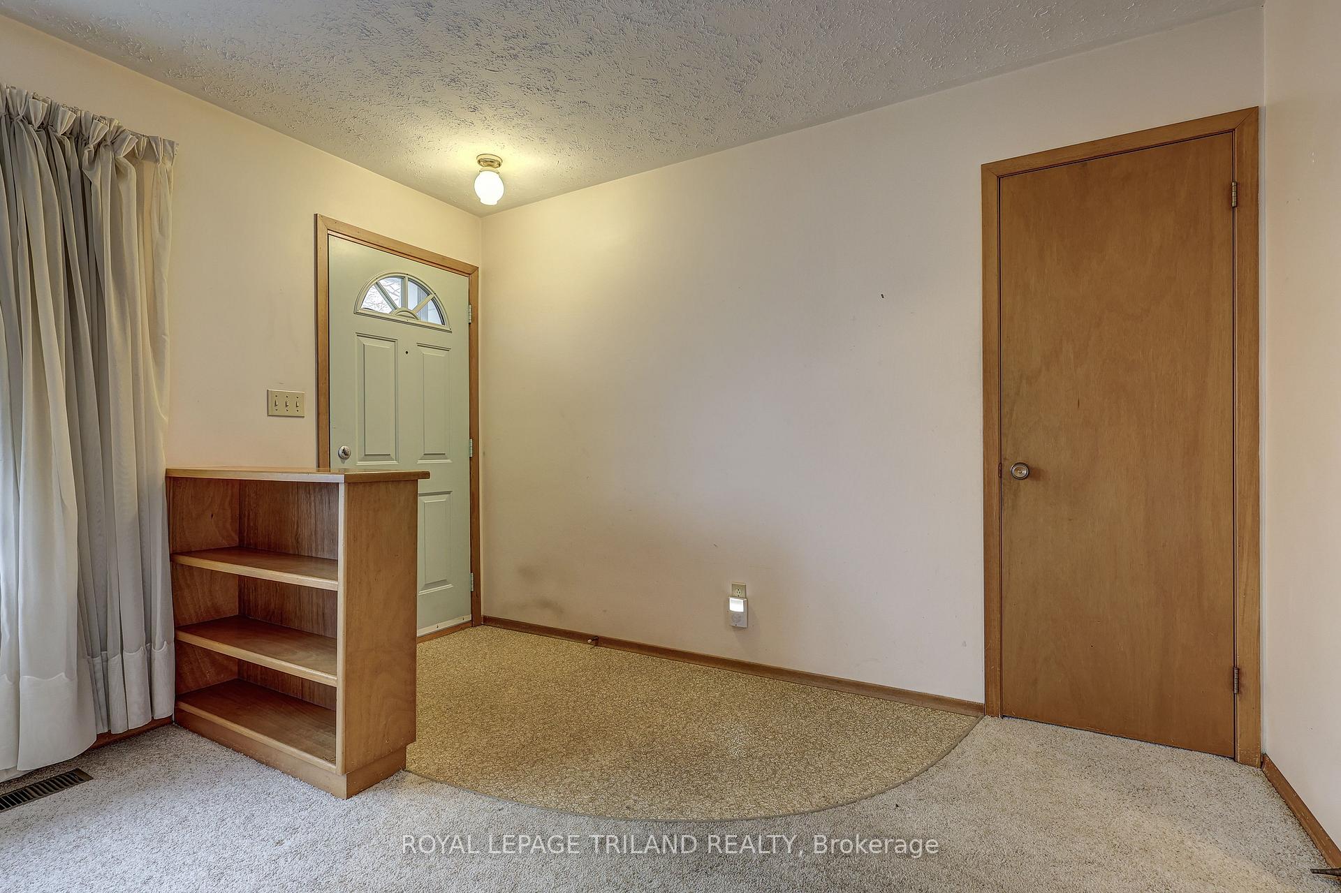 Photo 2 of 10 Paulson Court, St. Thomas — HOMEH