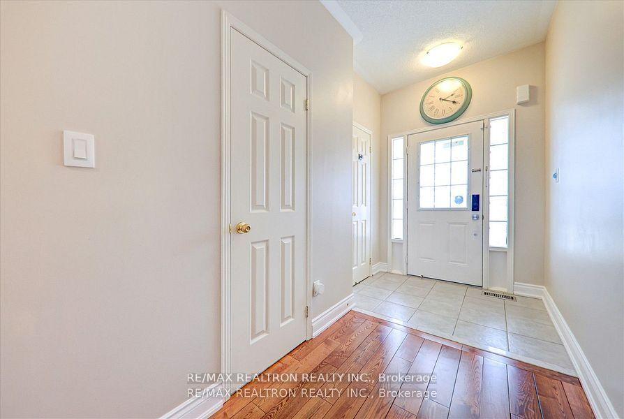 Photo 11 of 24 Michaelman Road, Ajax, South East — HOMEH