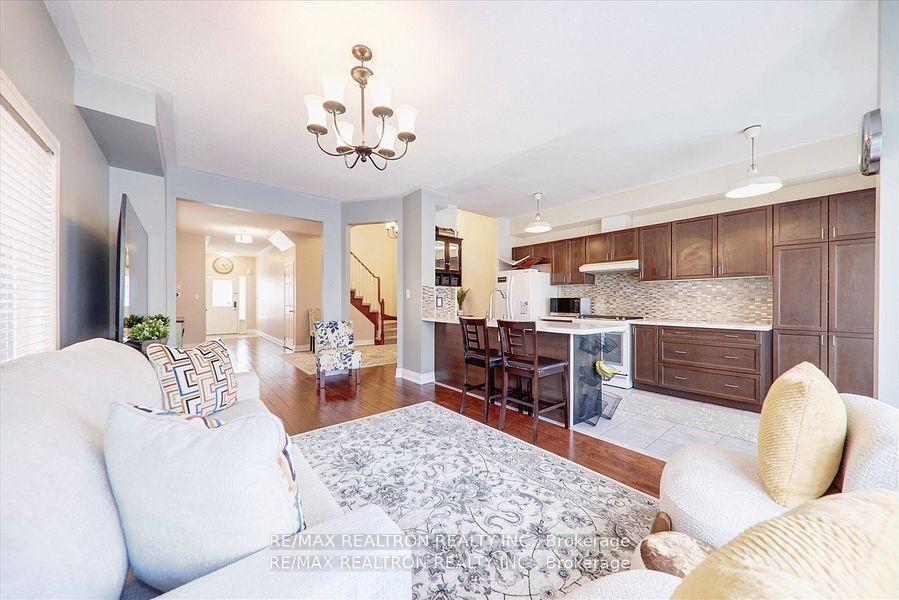 Photo 8 of 24 Michaelman Road, Ajax, South East — HOMEH