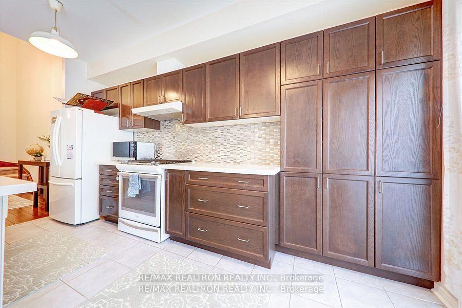 Photo 10 of 24 Michaelman Road, Ajax, South East — HOMEH
