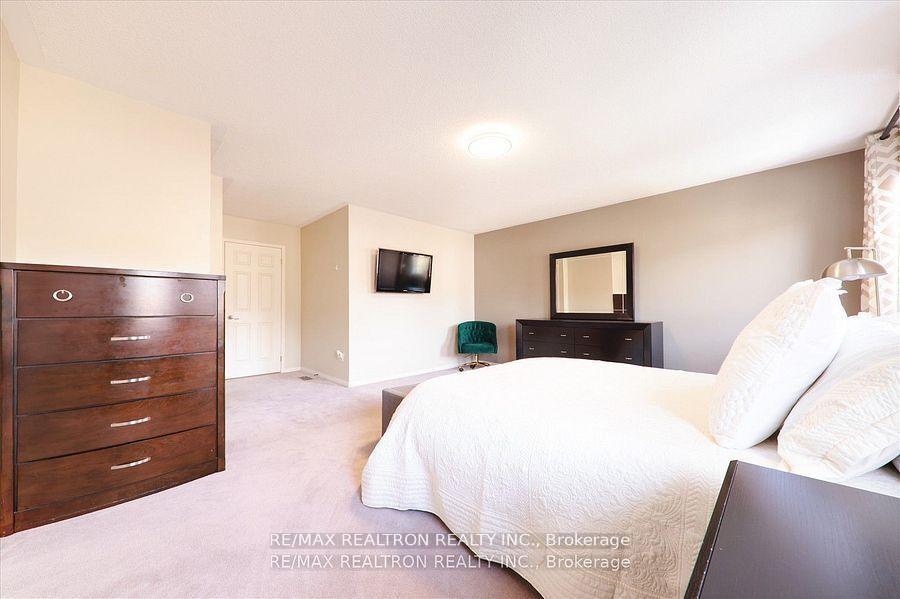 Photo 19 of 24 Michaelman Road, Ajax, South East — HOMEH