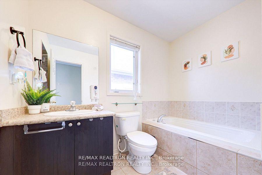 Photo 20 of 24 Michaelman Road, Ajax, South East — HOMEH