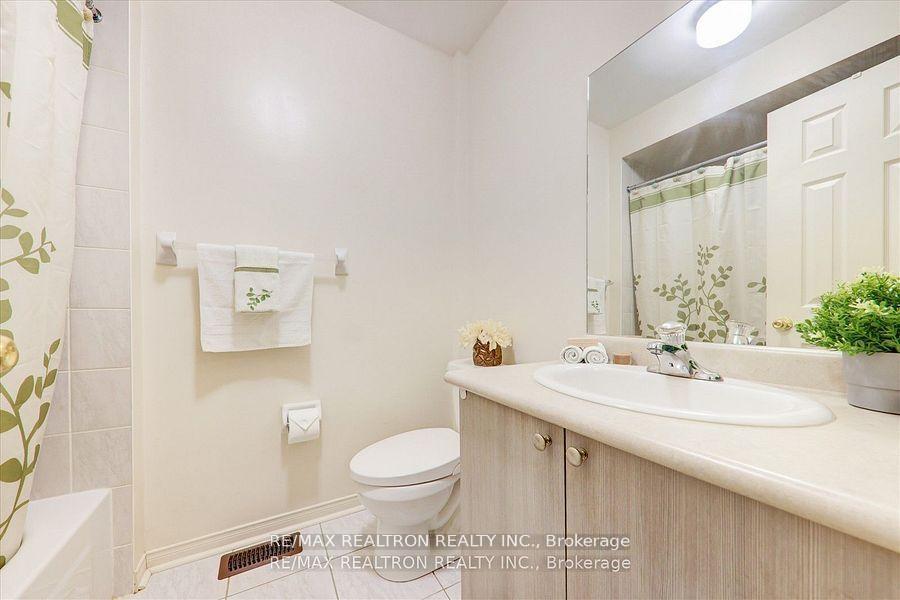 Photo 22 of 24 Michaelman Road, Ajax, South East — HOMEH