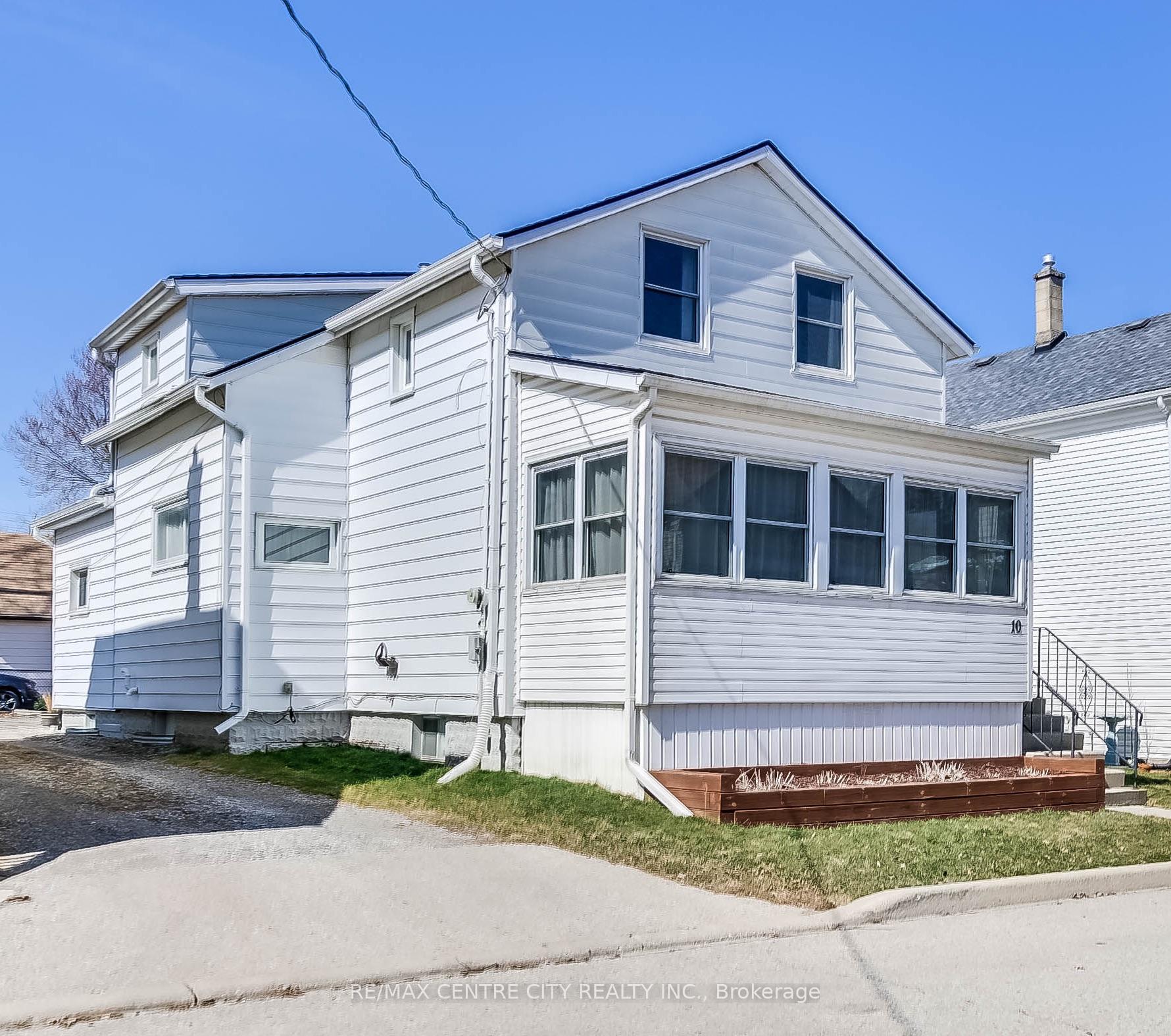 Photo 1 of 10 Hamilton Street, St. Thomas — HOMEH