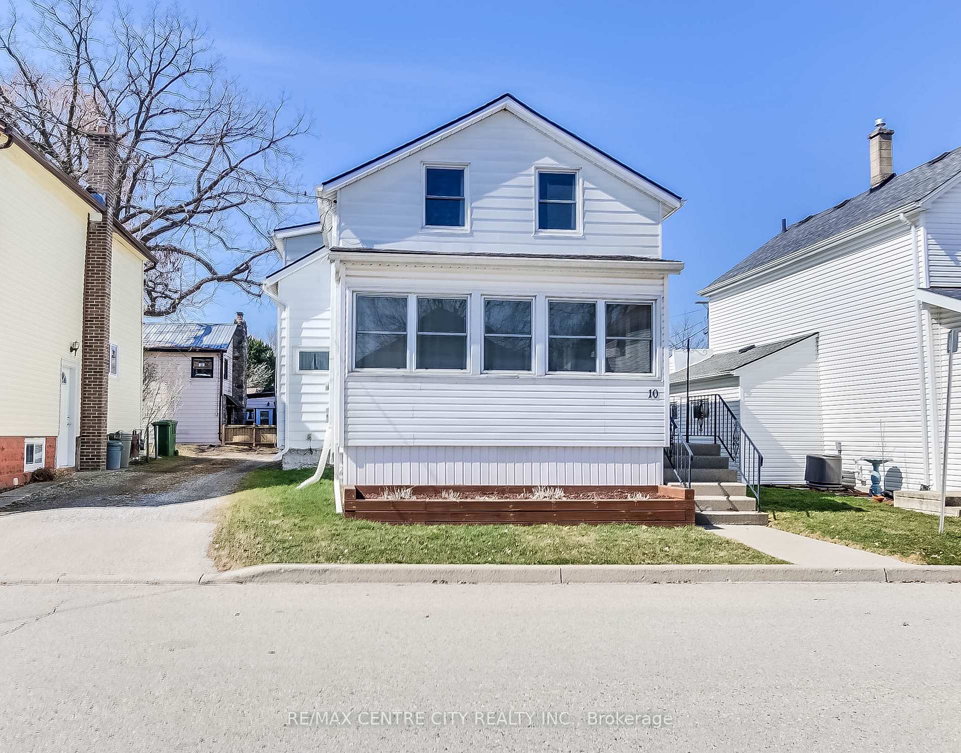 Photo 5 of 10 Hamilton Street, St. Thomas — HOMEH