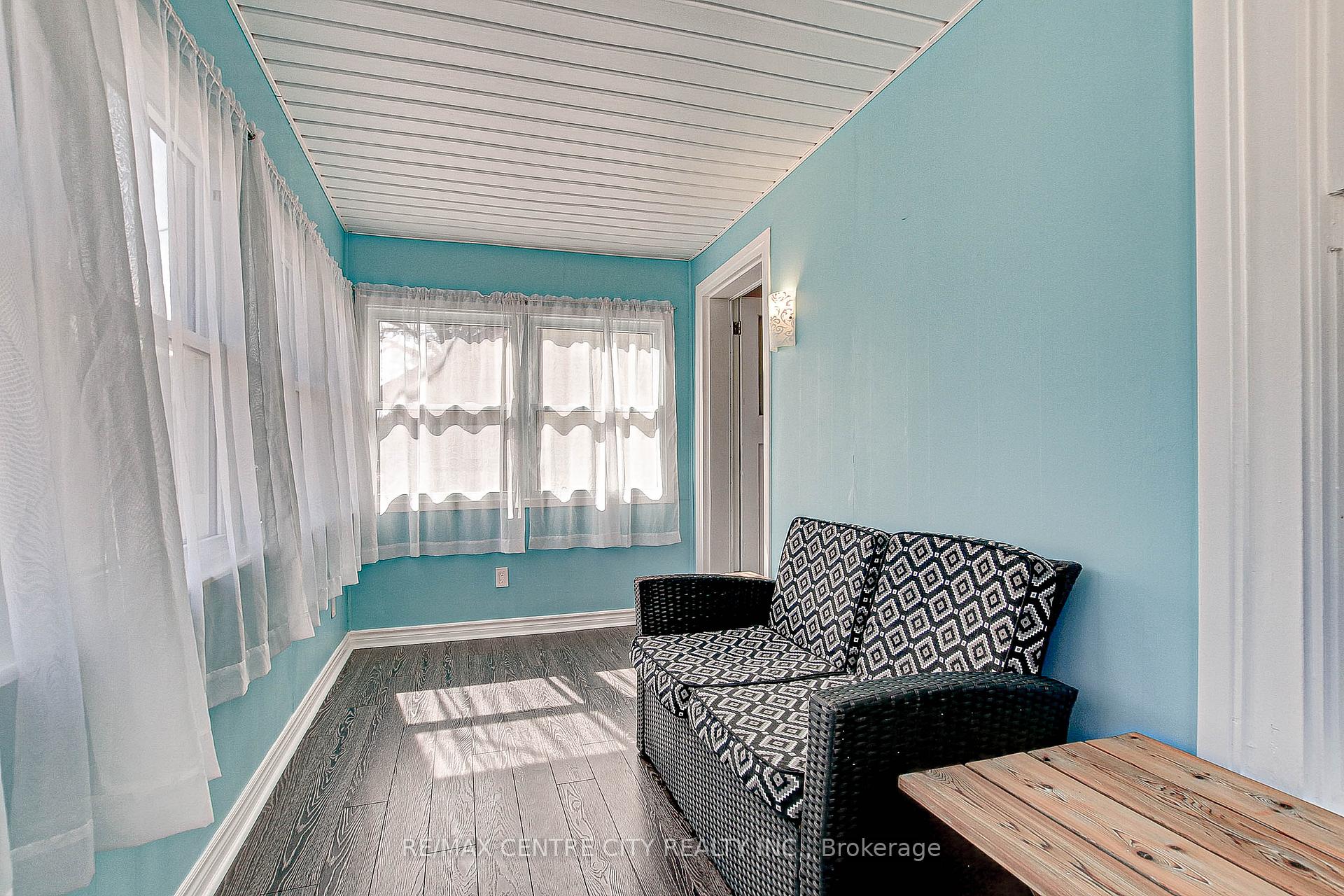 Photo 2 of 10 Hamilton Street, St. Thomas — HOMEH