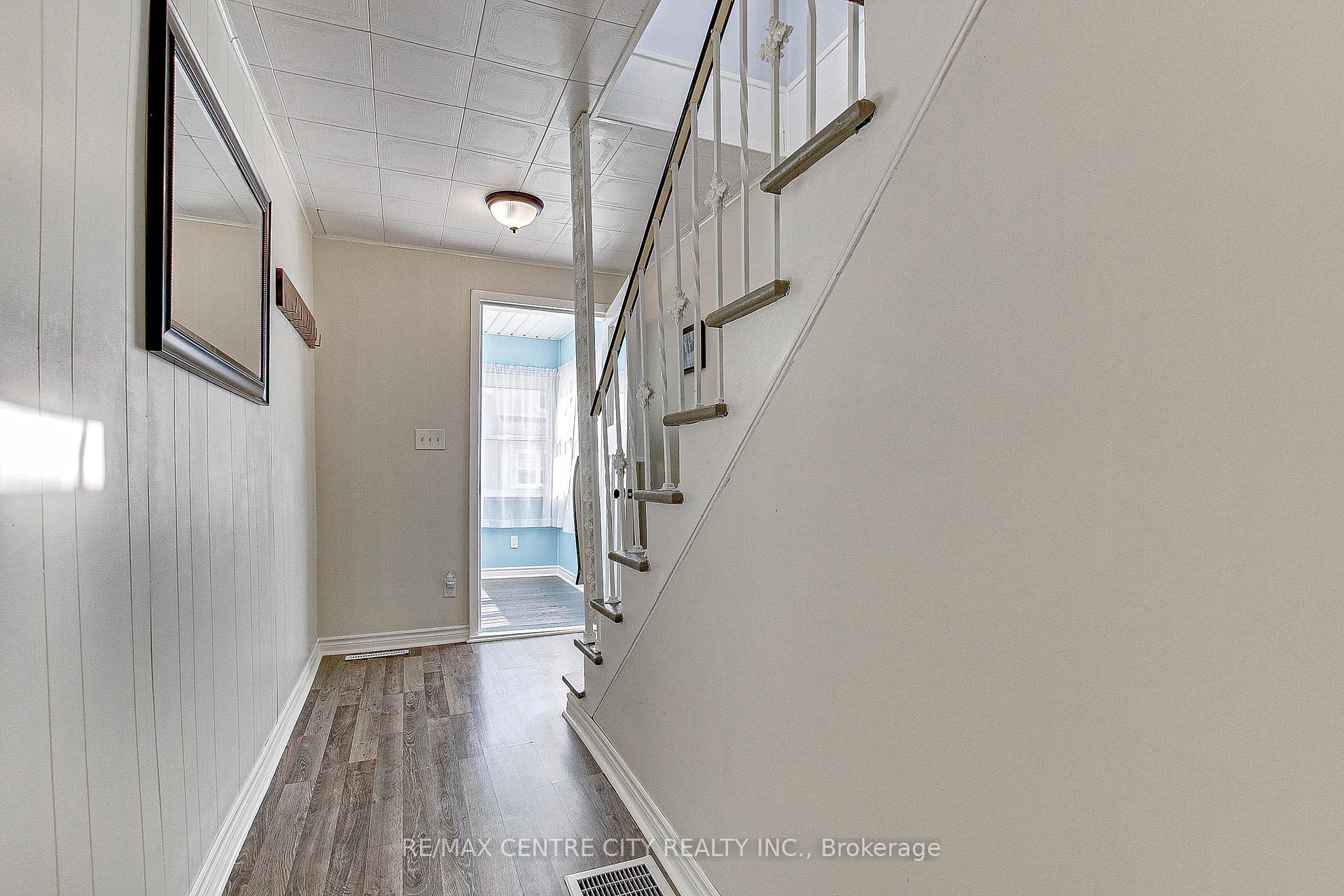 Photo 7 of 10 Hamilton Street, St. Thomas — HOMEH