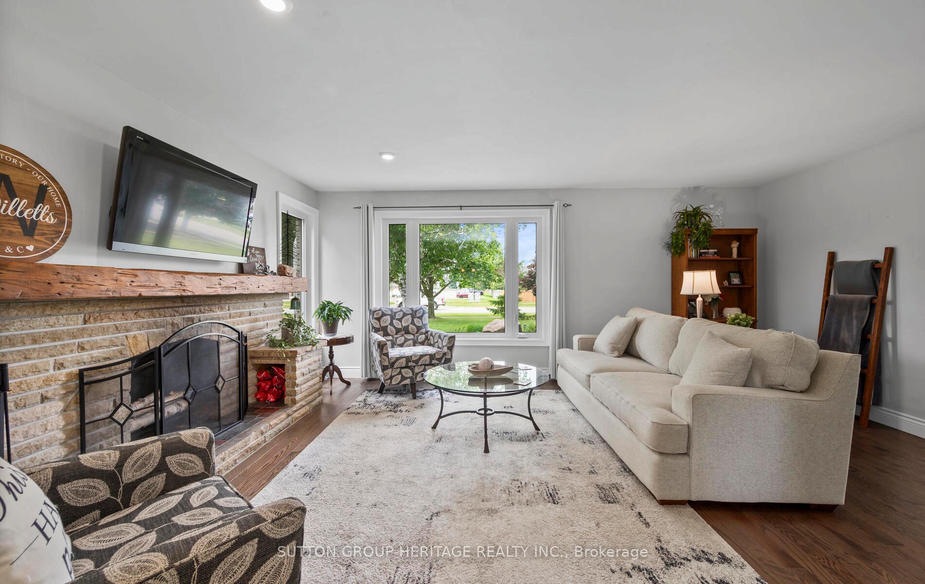 Photo 5 of 3319 Garrard Road, Whitby, Rolling Acres — HOMEH