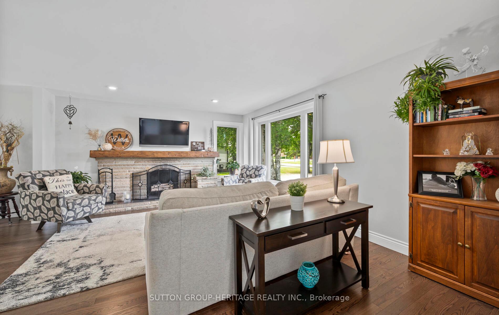 Photo 9 of 3319 Garrard Road, Whitby, Rolling Acres — HOMEH