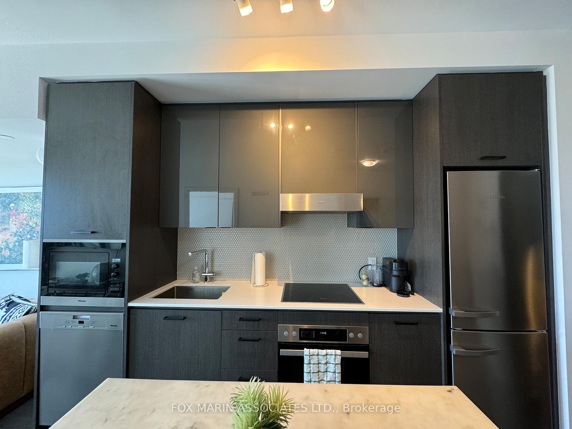 Photo 3 of Unit 1506, 11 Lillian Street, Toronto, Mount Pleasant West — HOMEH