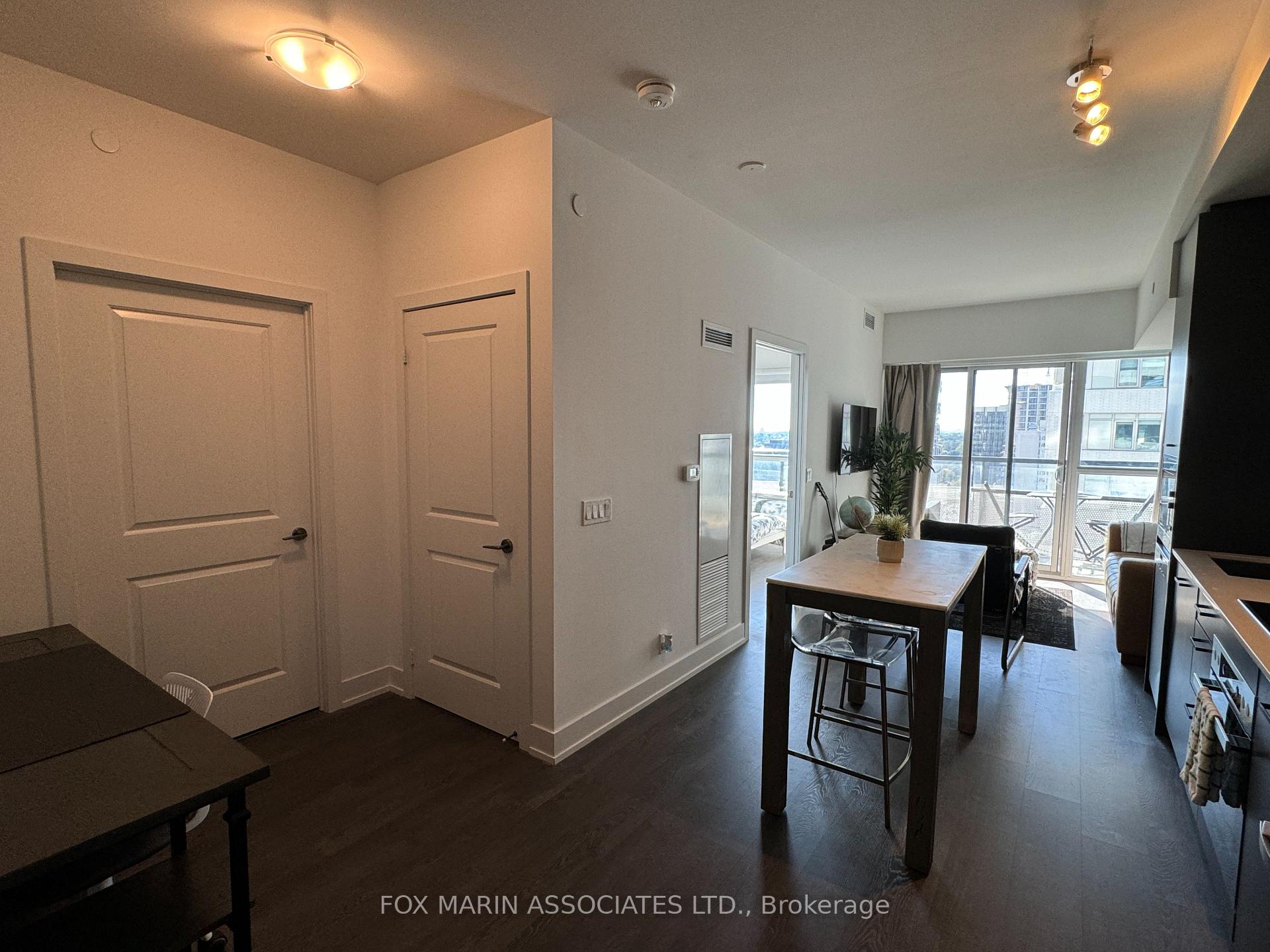 Photo 4 of Unit 1506, 11 Lillian Street, Toronto, Mount Pleasant West — HOMEH
