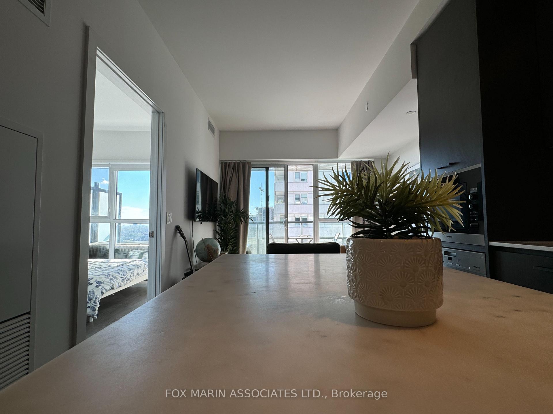 Photo 9 of Unit 1506, 11 Lillian Street, Toronto, Mount Pleasant West — HOMEH