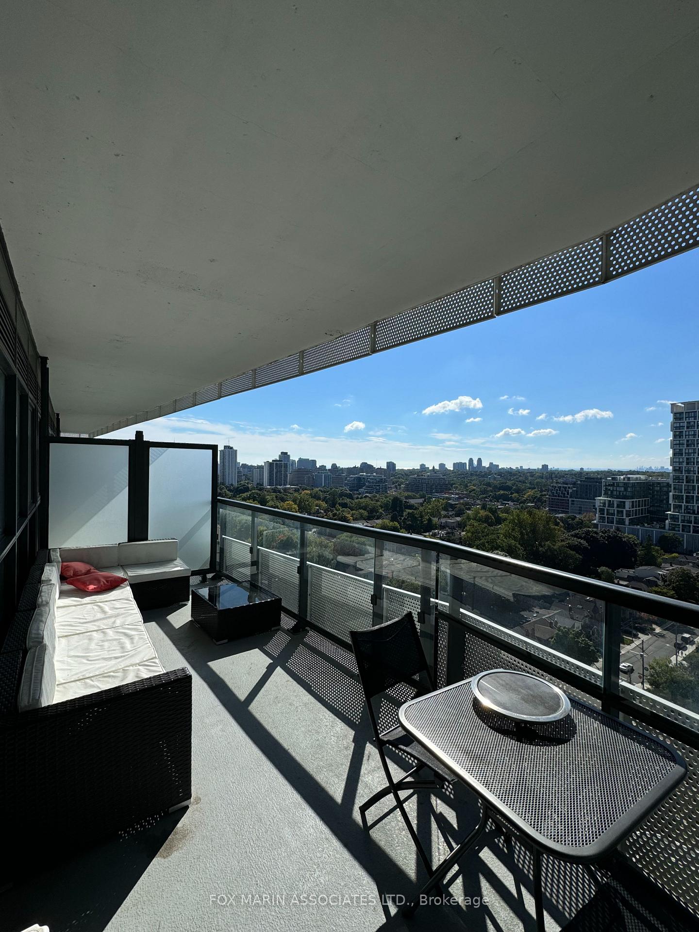 Photo 8 of Unit 1506, 11 Lillian Street, Toronto, Mount Pleasant West — HOMEH