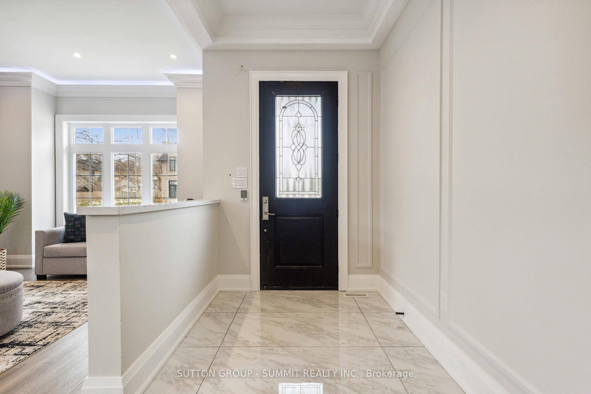 Photo 4 of 737 Hillview Crescent, Pickering, West Shore — HOMEH