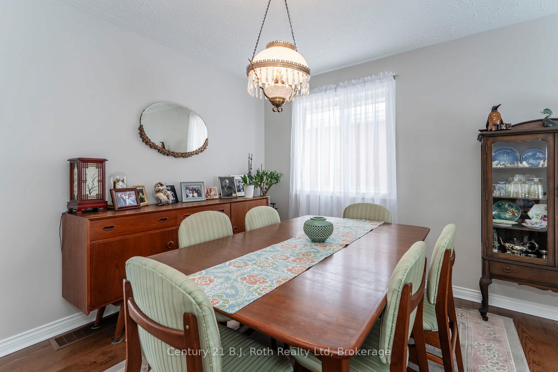 Photo 13 of 627 Wayne Crescent, Midland — HOMEH