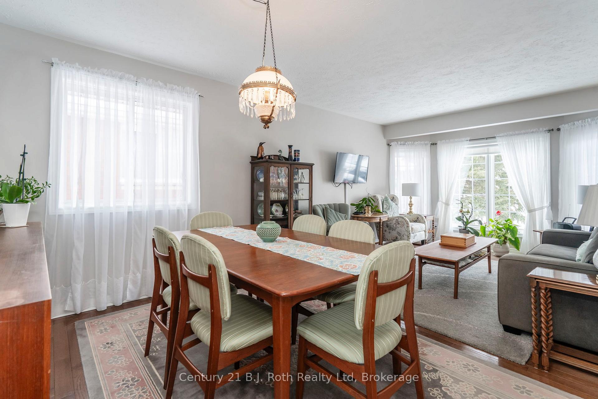 Photo 11 of 627 Wayne Crescent, Midland — HOMEH