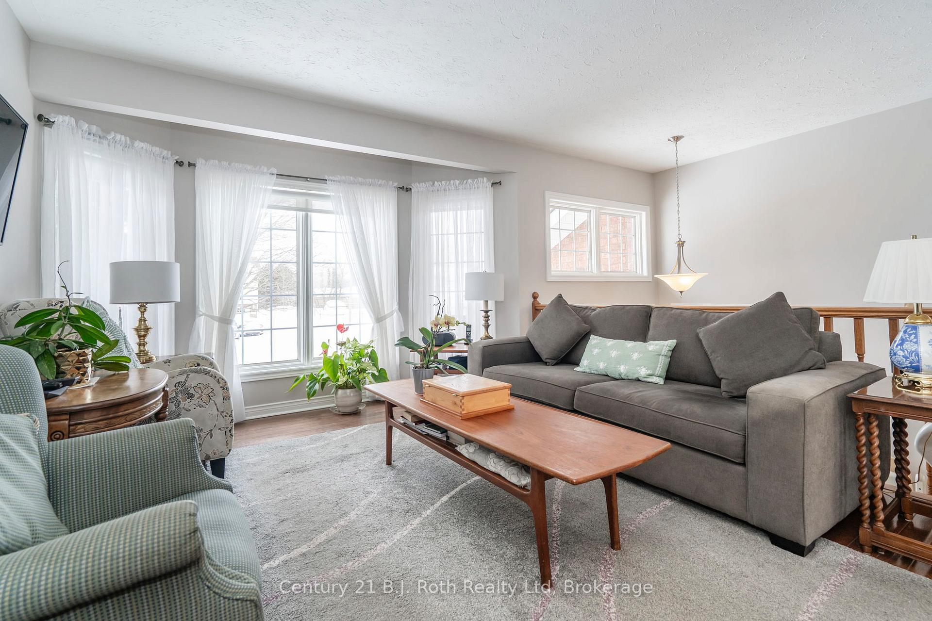 Photo 15 of 627 Wayne Crescent, Midland — HOMEH