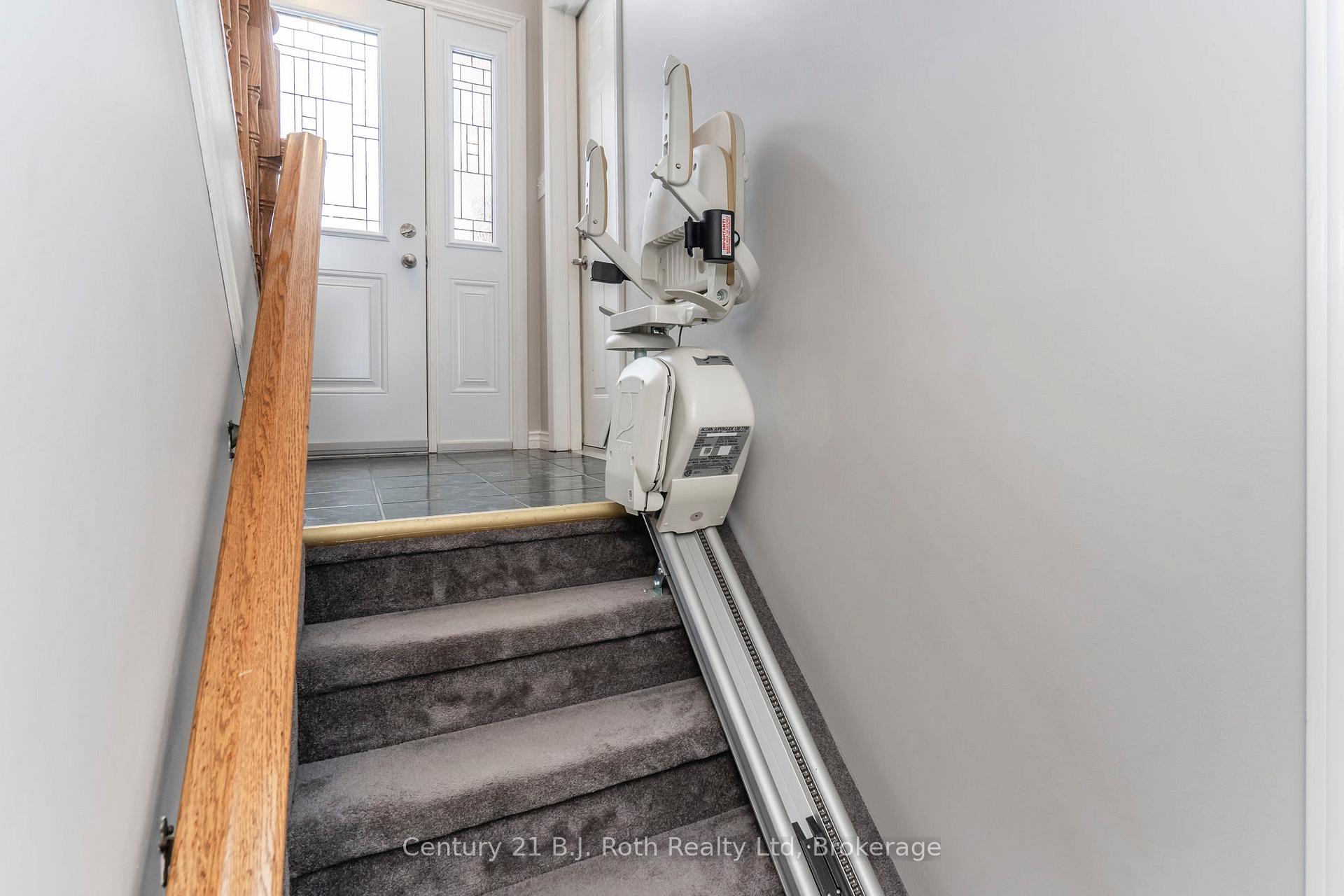 Photo 20 of 627 Wayne Crescent, Midland — HOMEH