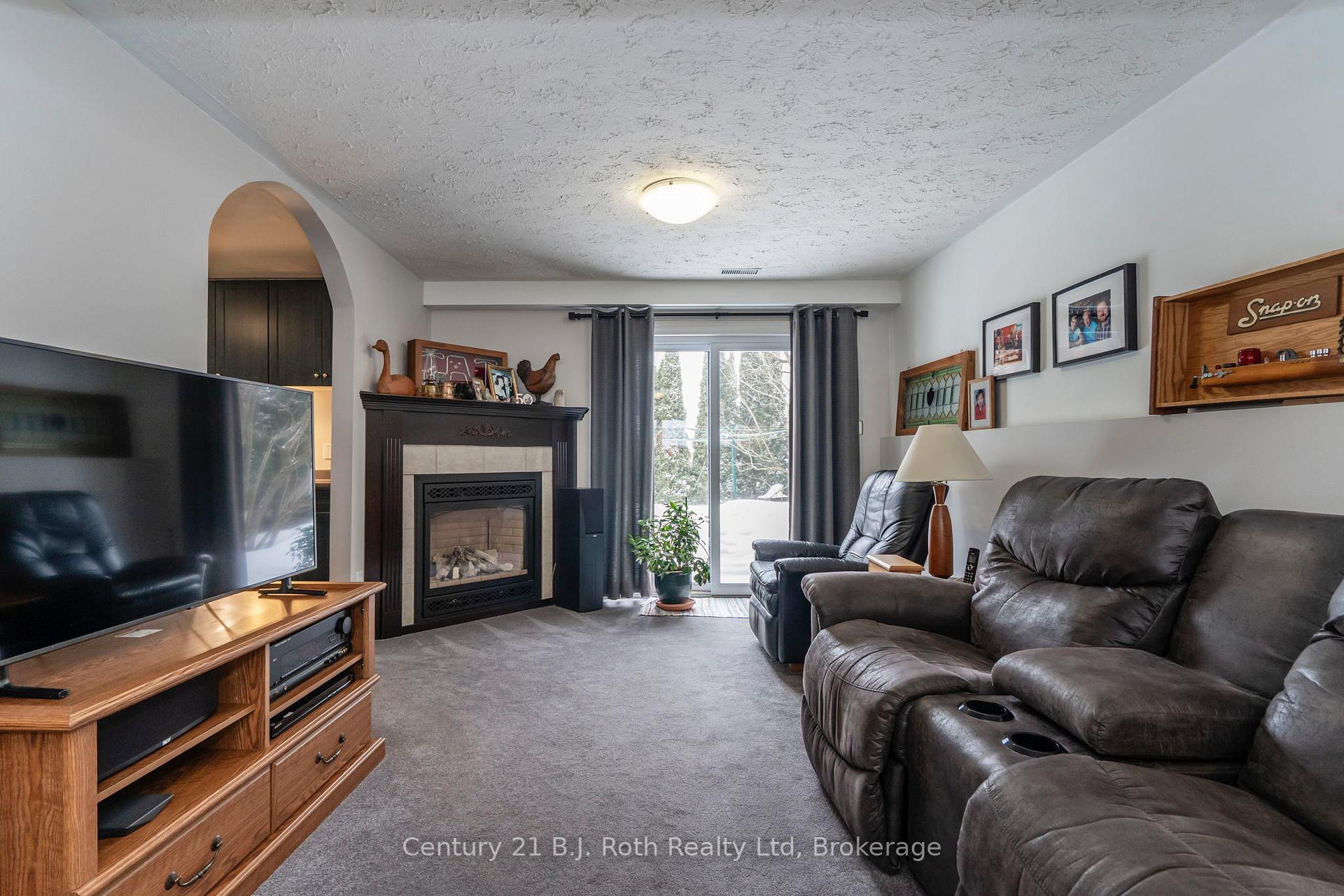 Photo 19 of 627 Wayne Crescent, Midland — HOMEH