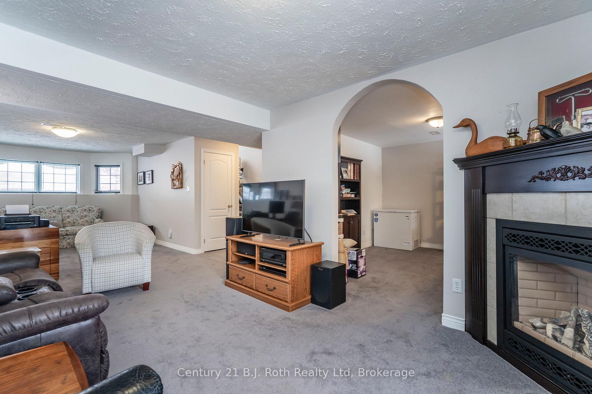 Photo 28 of 627 Wayne Crescent, Midland — HOMEH