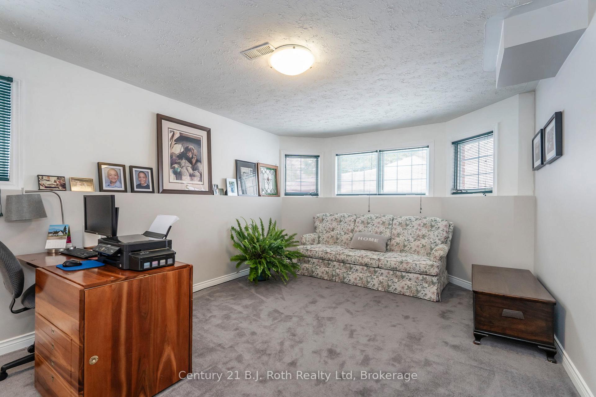 Photo 23 of 627 Wayne Crescent, Midland — HOMEH
