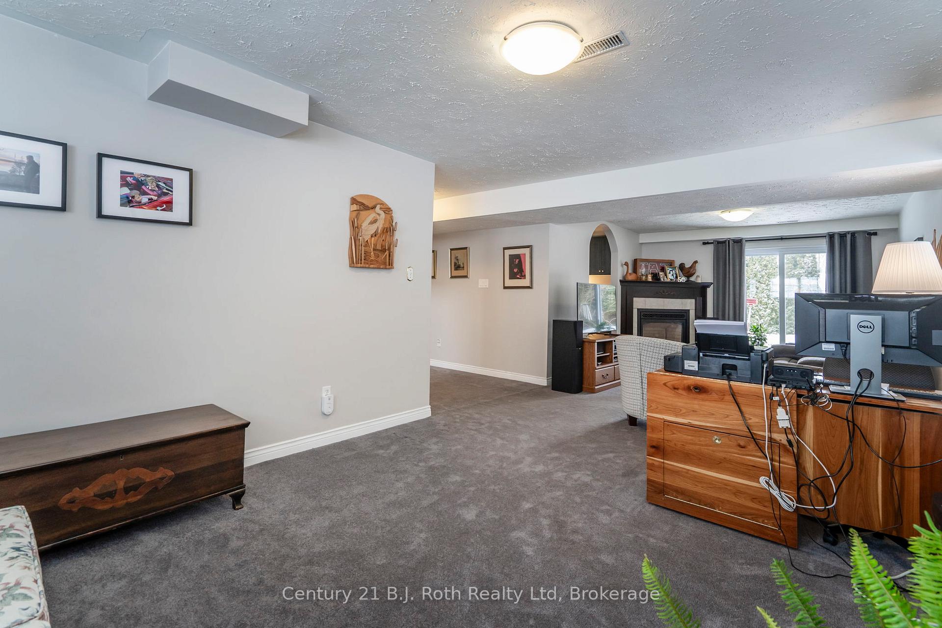 Photo 26 of 627 Wayne Crescent, Midland — HOMEH