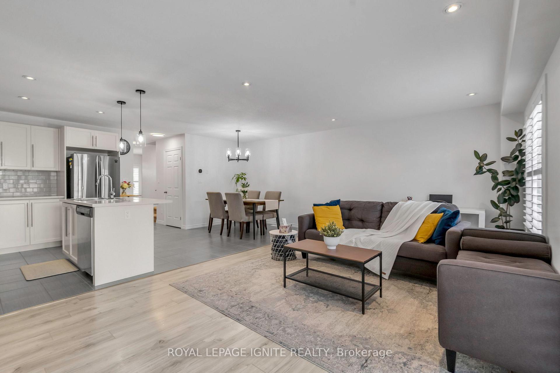 Photo 3 of 140 Templewood Drive, Kitchener — HOMEH