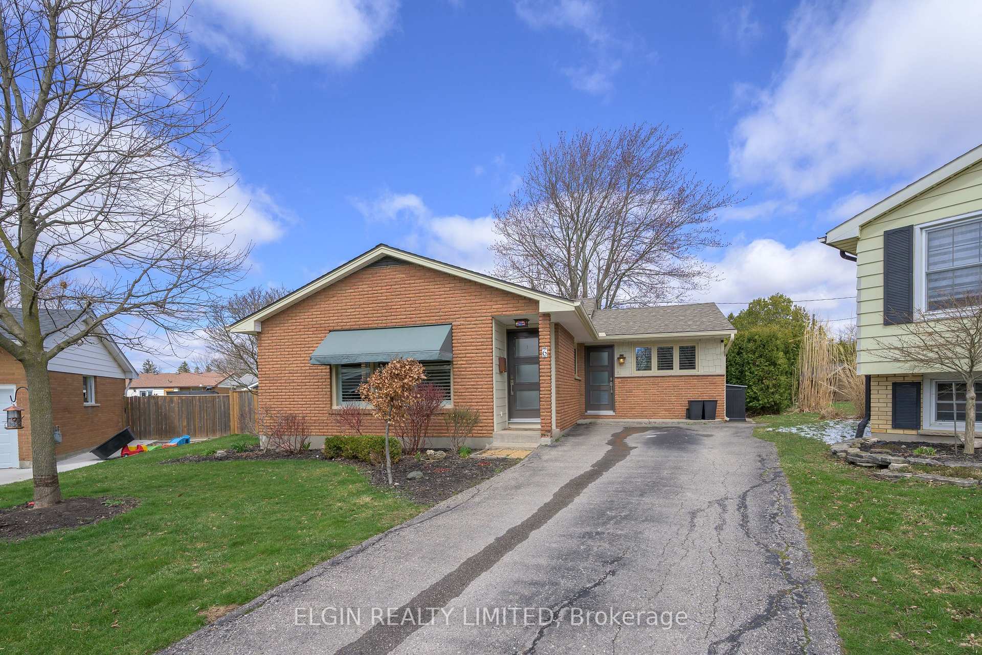 Photo 3 of 6 Ashton Place, St. Thomas — HOMEH