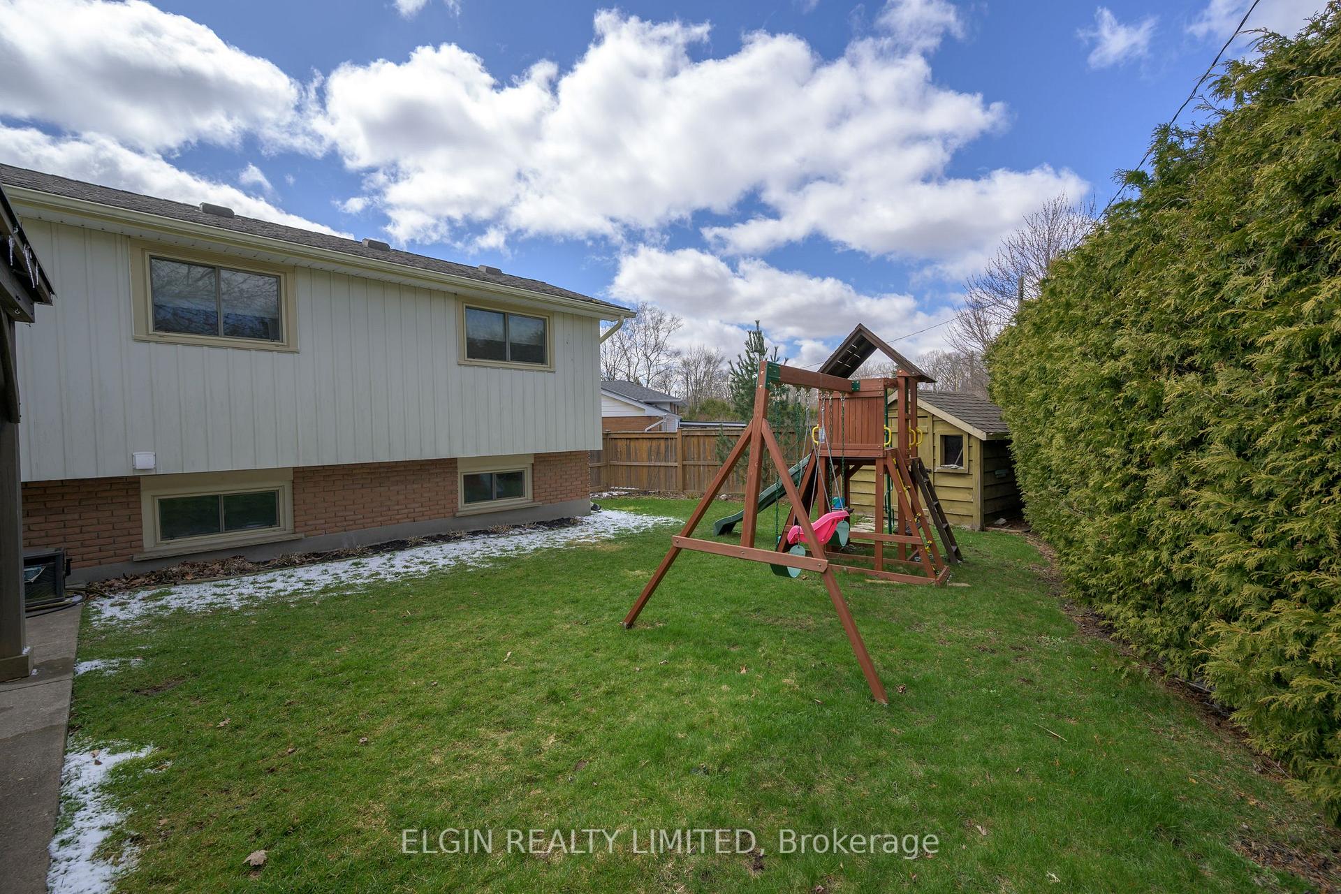 Photo 6 of 6 Ashton Place, St. Thomas — HOMEH