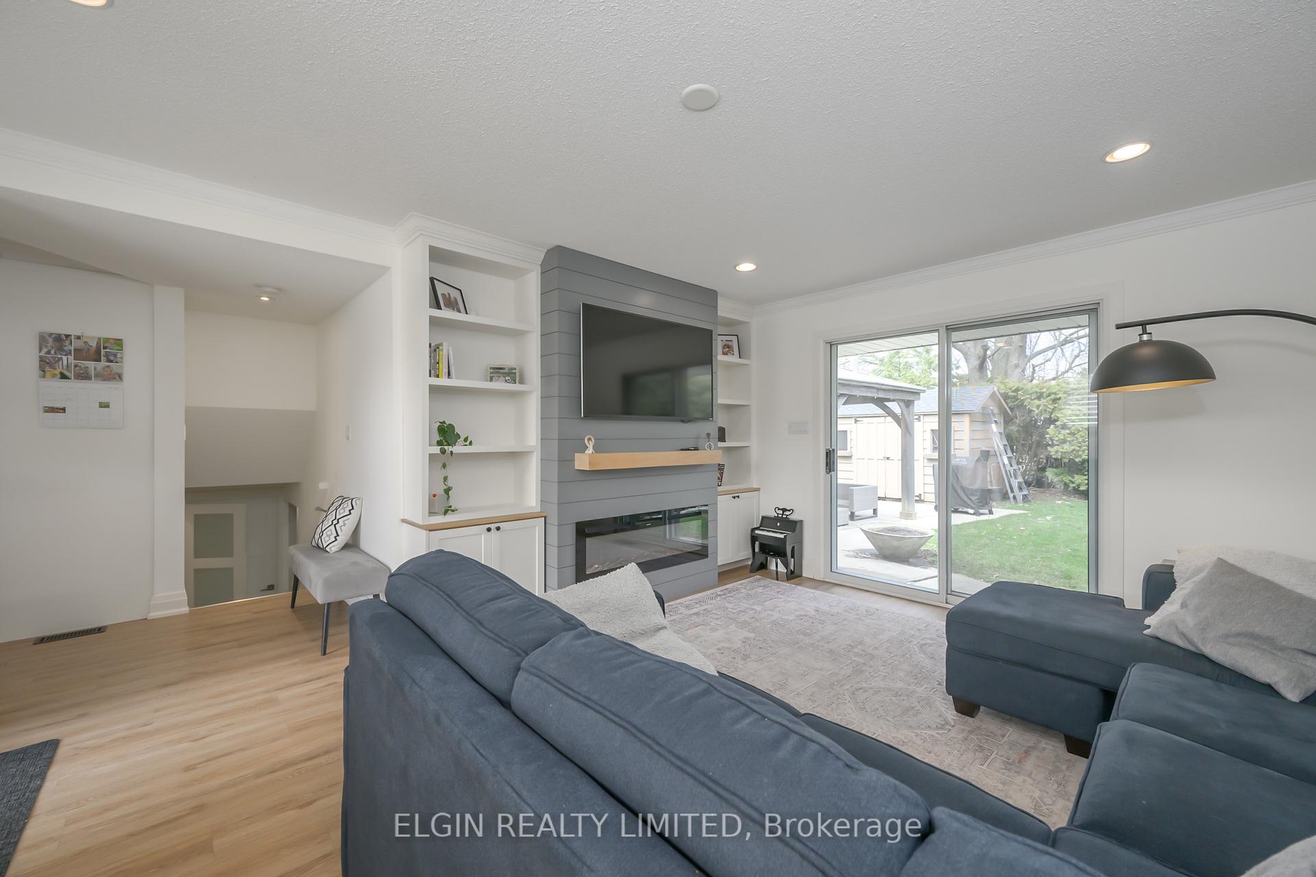 Photo 2 of 6 Ashton Place, St. Thomas — HOMEH