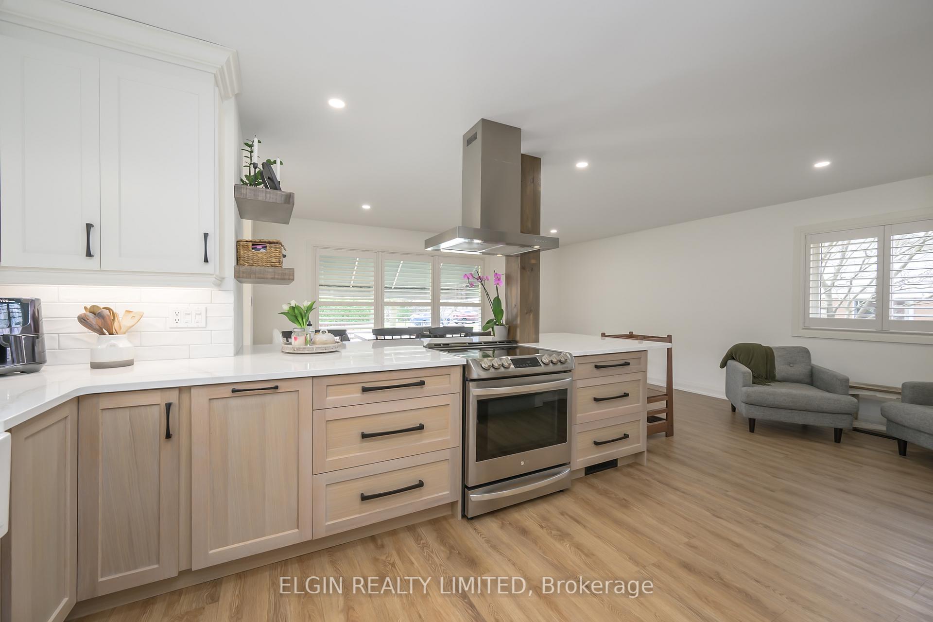 Photo 15 of 6 Ashton Place, St. Thomas — HOMEH