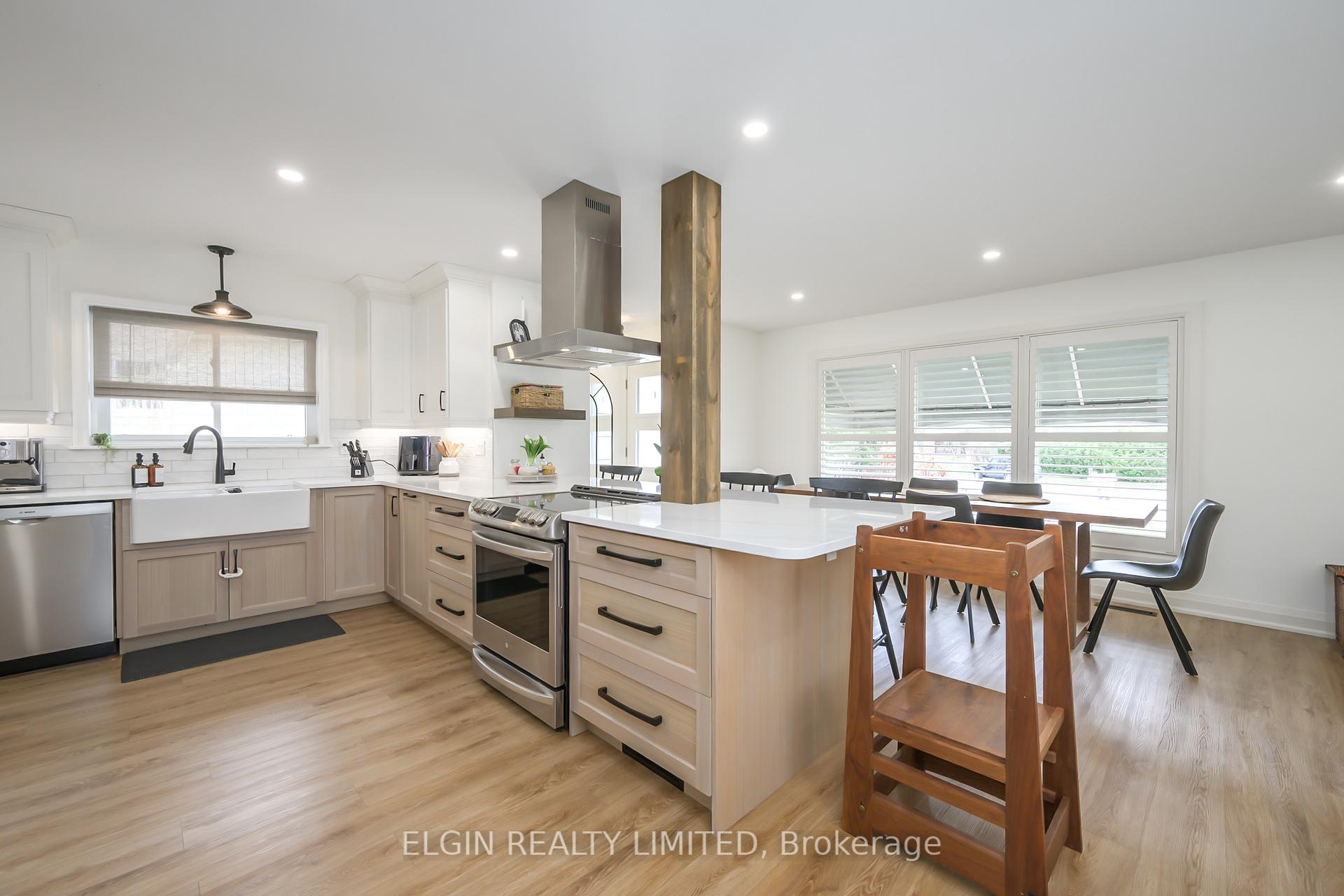 Photo 10 of 6 Ashton Place, St. Thomas — HOMEH
