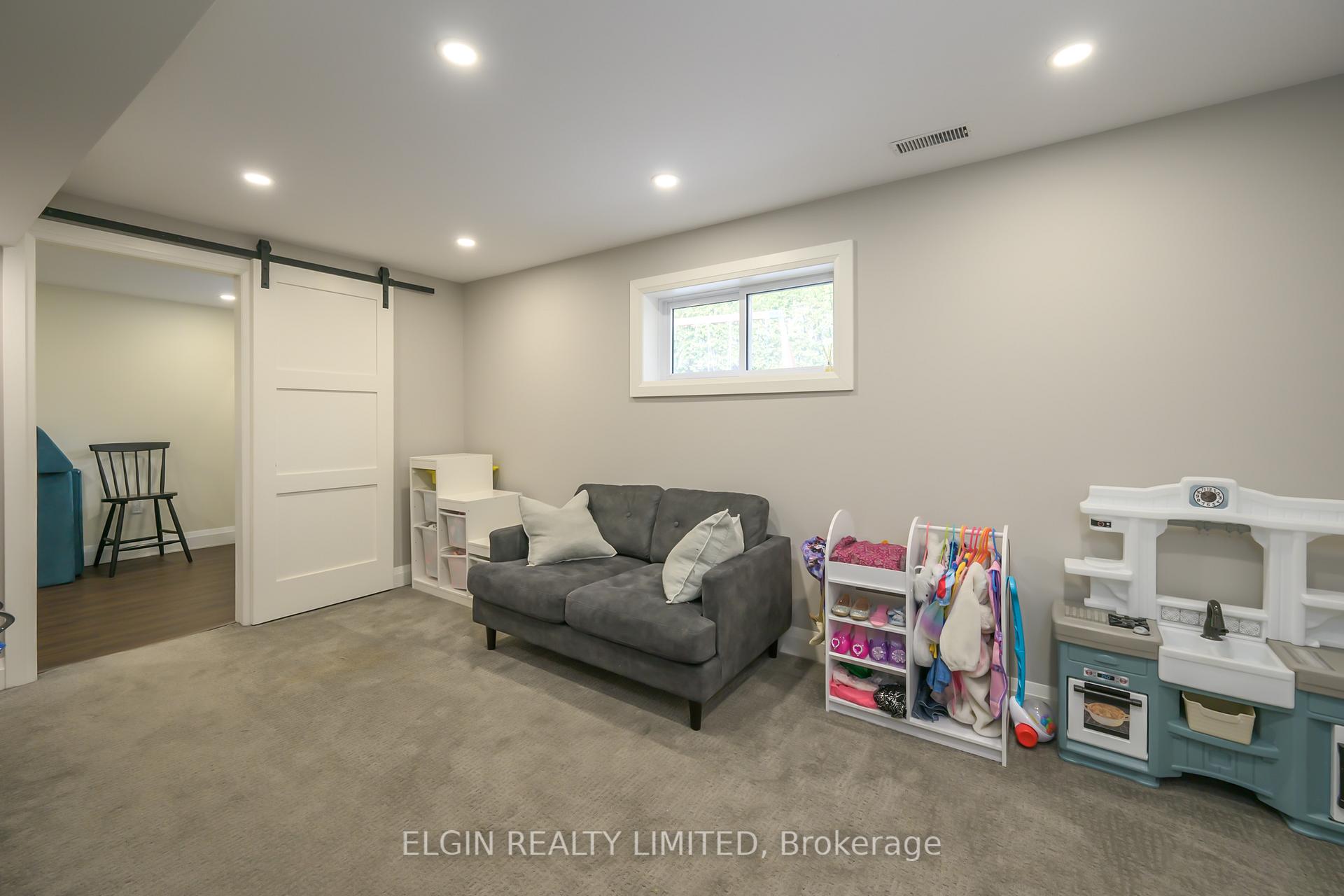 Photo 25 of 6 Ashton Place, St. Thomas — HOMEH