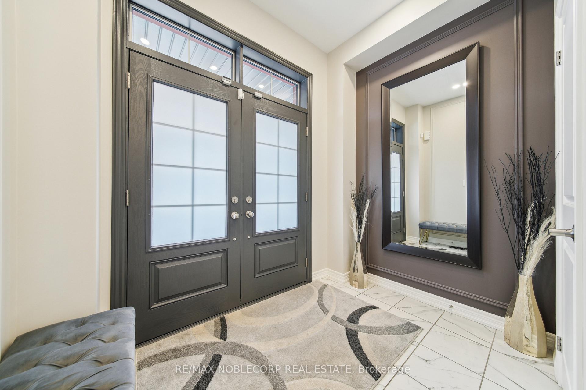Photo 4 of 580 Barons Street, Vaughan, Kleinburg — HOMEH