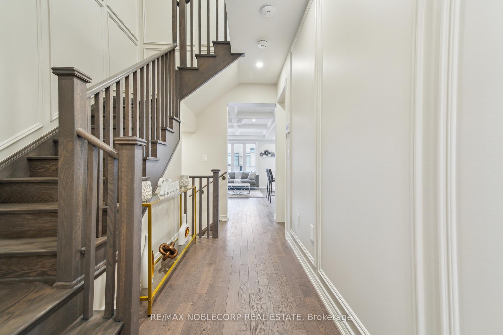 Photo 3 of 580 Barons Street, Vaughan, Kleinburg — HOMEH