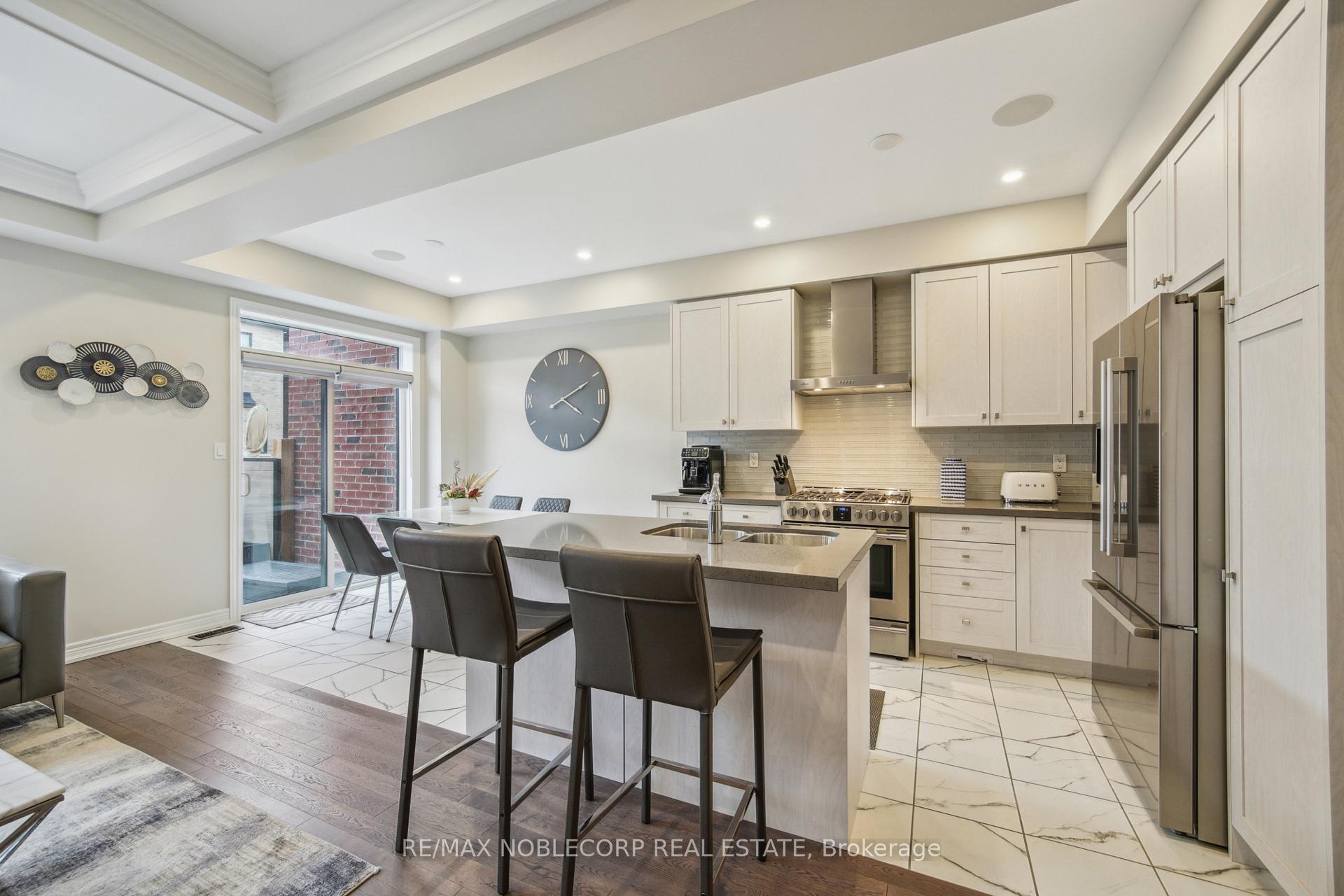 Photo 10 of 580 Barons Street, Vaughan, Kleinburg — HOMEH