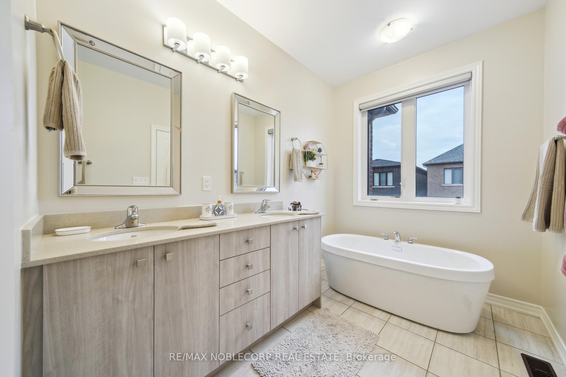 Photo 31 of 580 Barons Street, Vaughan, Kleinburg — HOMEH