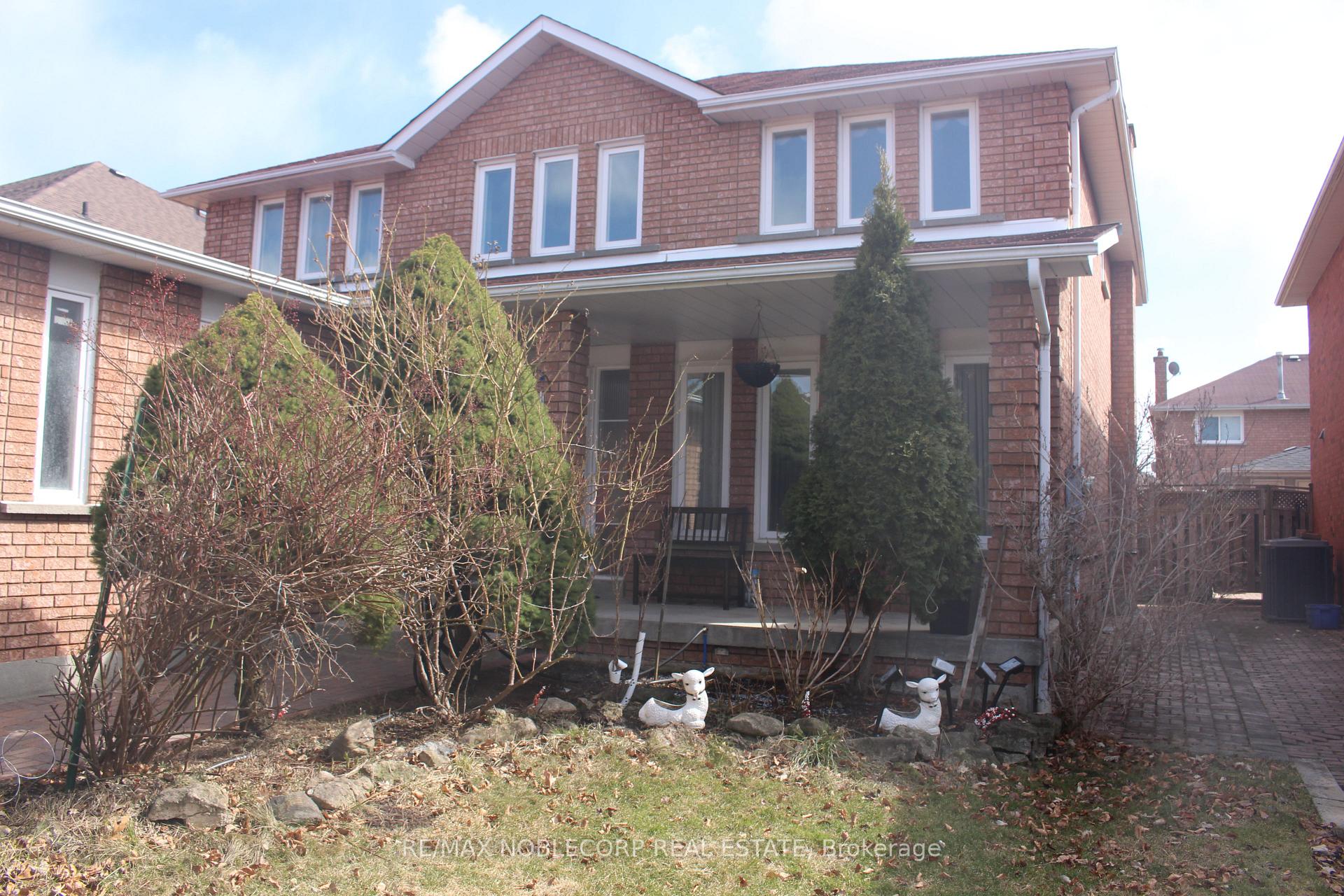 Photo 18 of 37 Father Ermanno Crescent, Vaughan, East Woodbridge — HOMEH