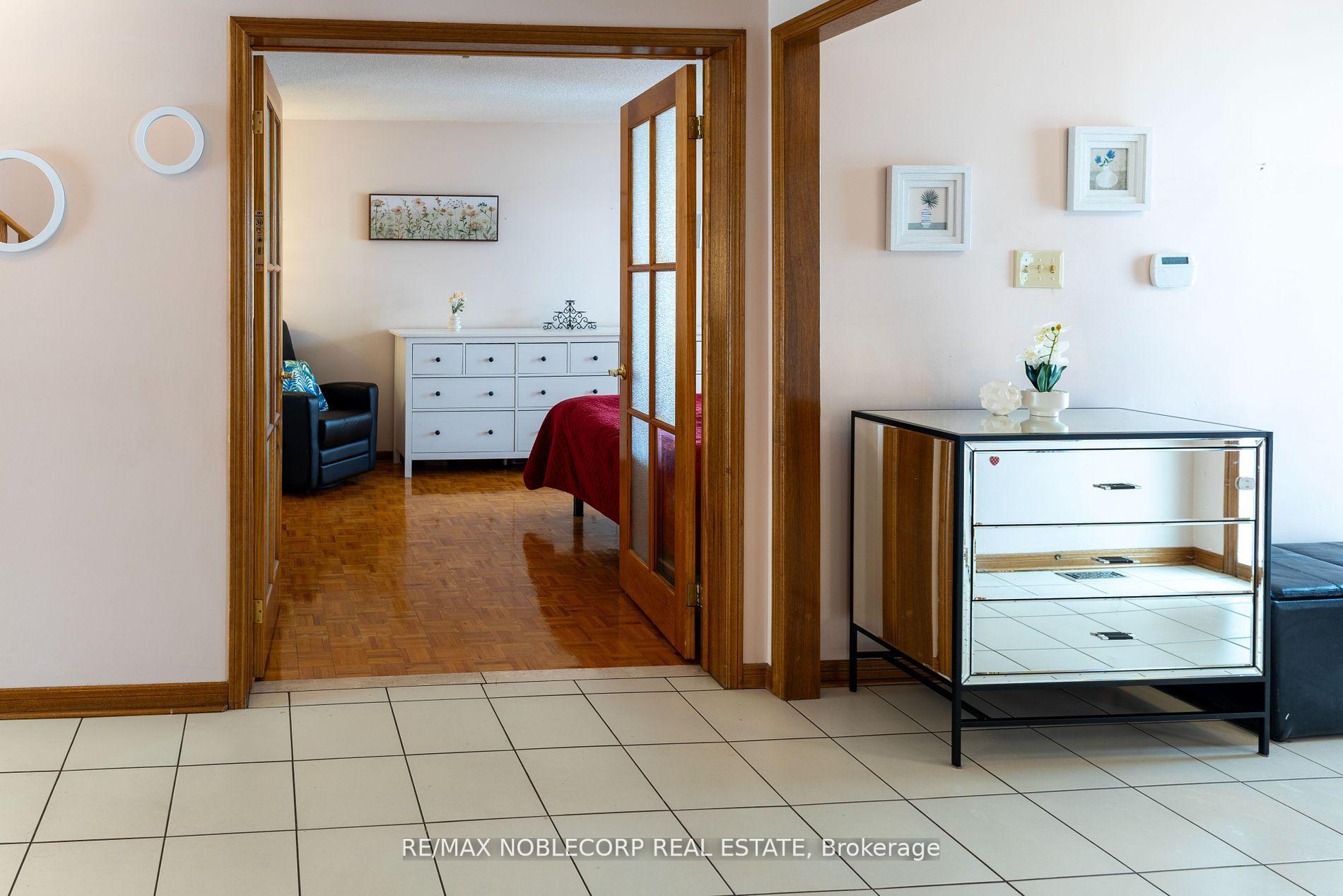 Photo 2 of 37 Father Ermanno Crescent, Vaughan, East Woodbridge — HOMEH