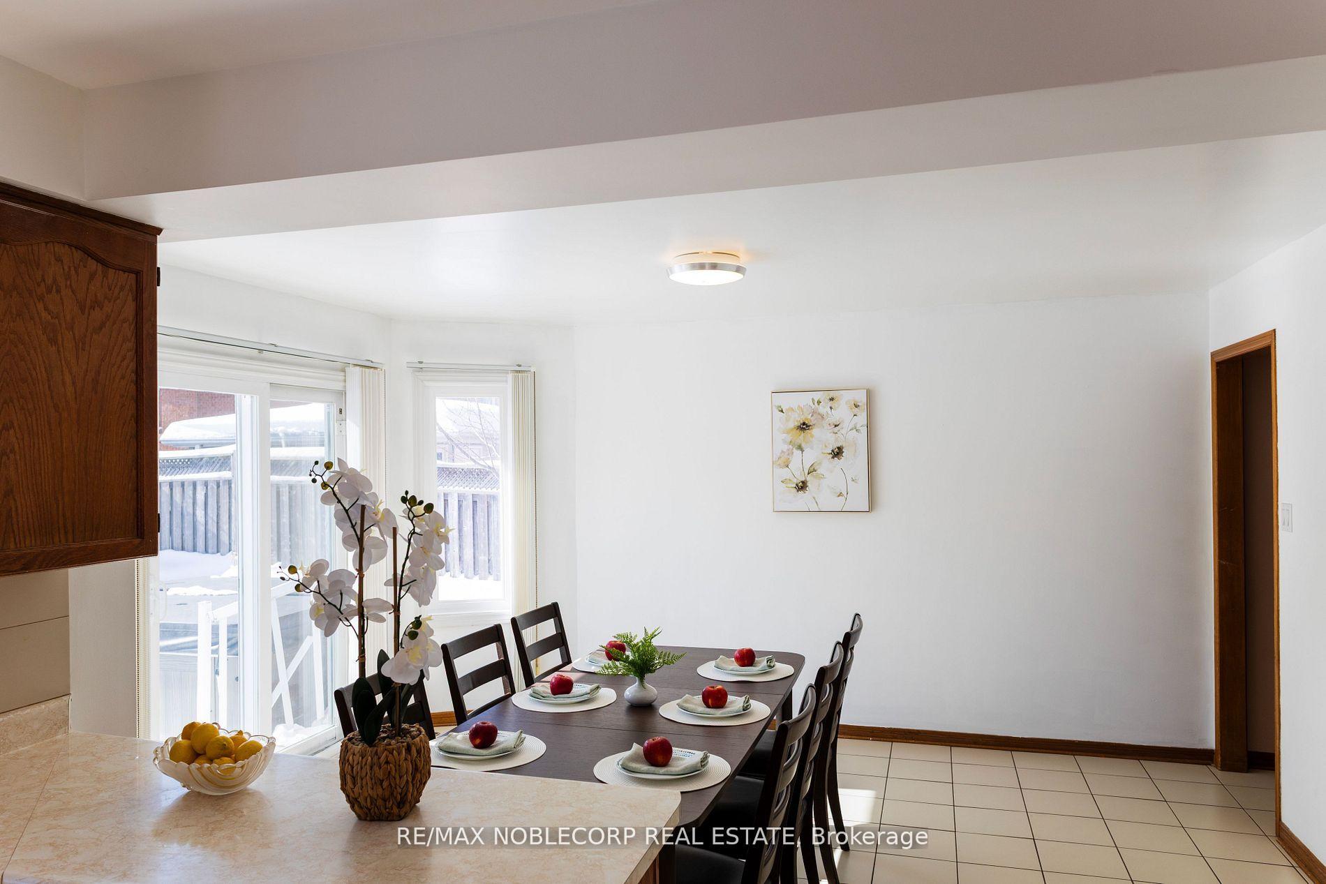 Photo 8 of 37 Father Ermanno Crescent, Vaughan, East Woodbridge — HOMEH