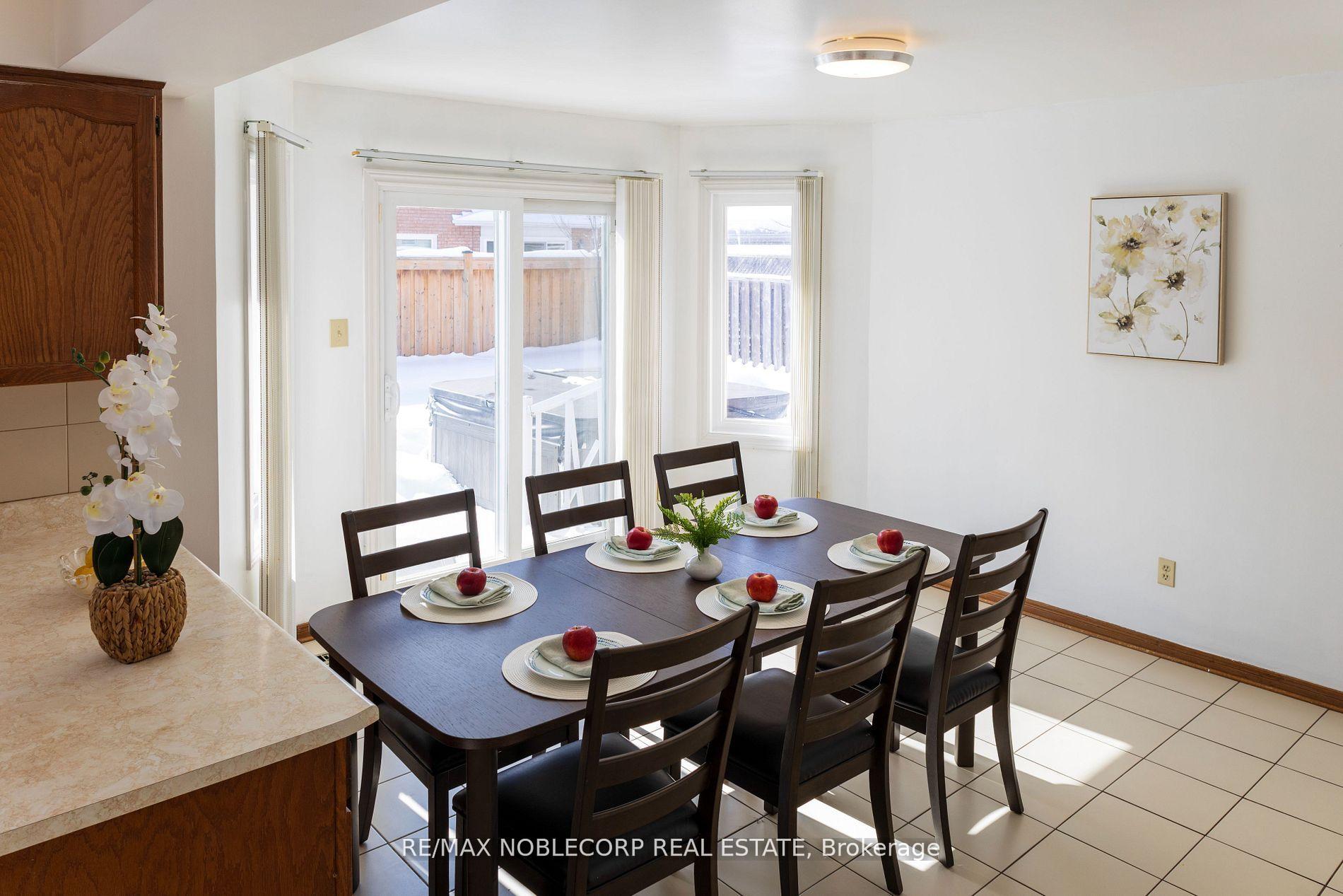 Photo 9 of 37 Father Ermanno Crescent, Vaughan, East Woodbridge — HOMEH