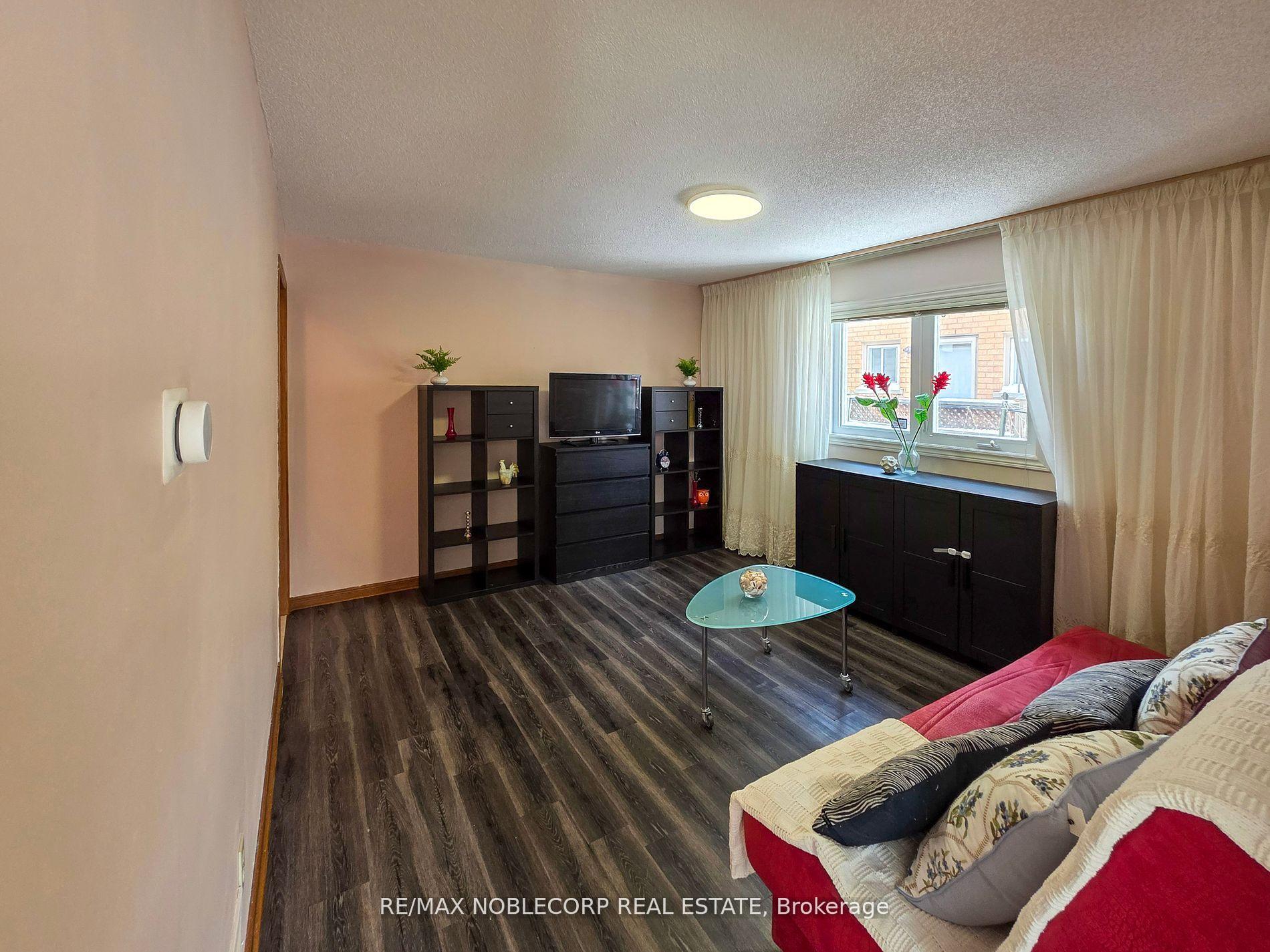 Photo 15 of 37 Father Ermanno Crescent, Vaughan, East Woodbridge — HOMEH
