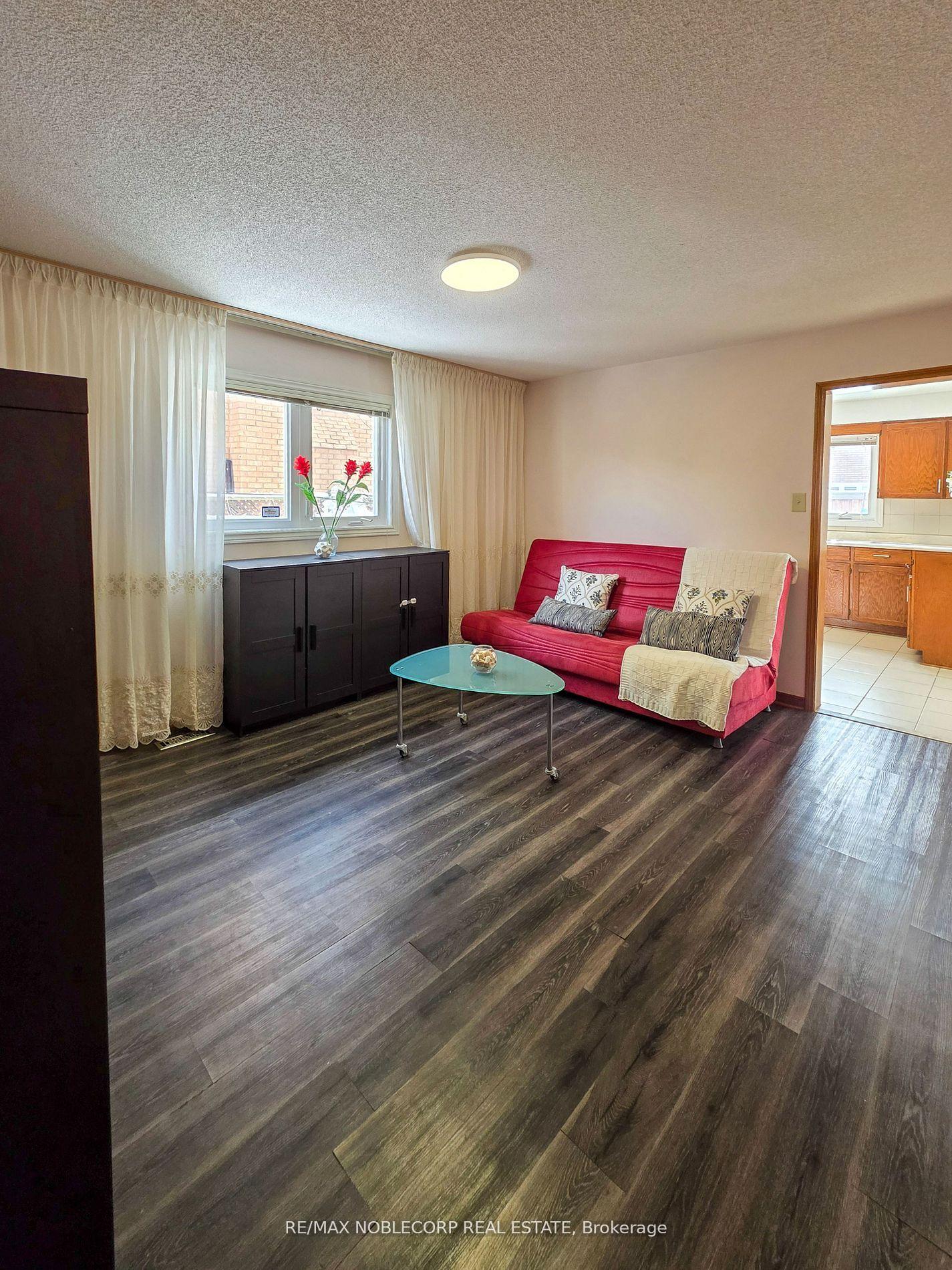 Photo 13 of 37 Father Ermanno Crescent, Vaughan, East Woodbridge — HOMEH
