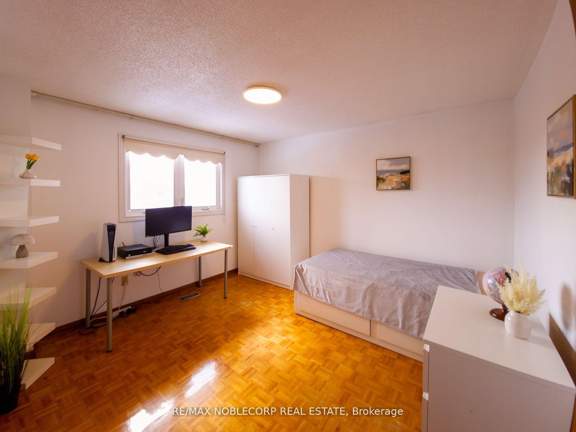 Photo 14 of 37 Father Ermanno Crescent, Vaughan, East Woodbridge — HOMEH