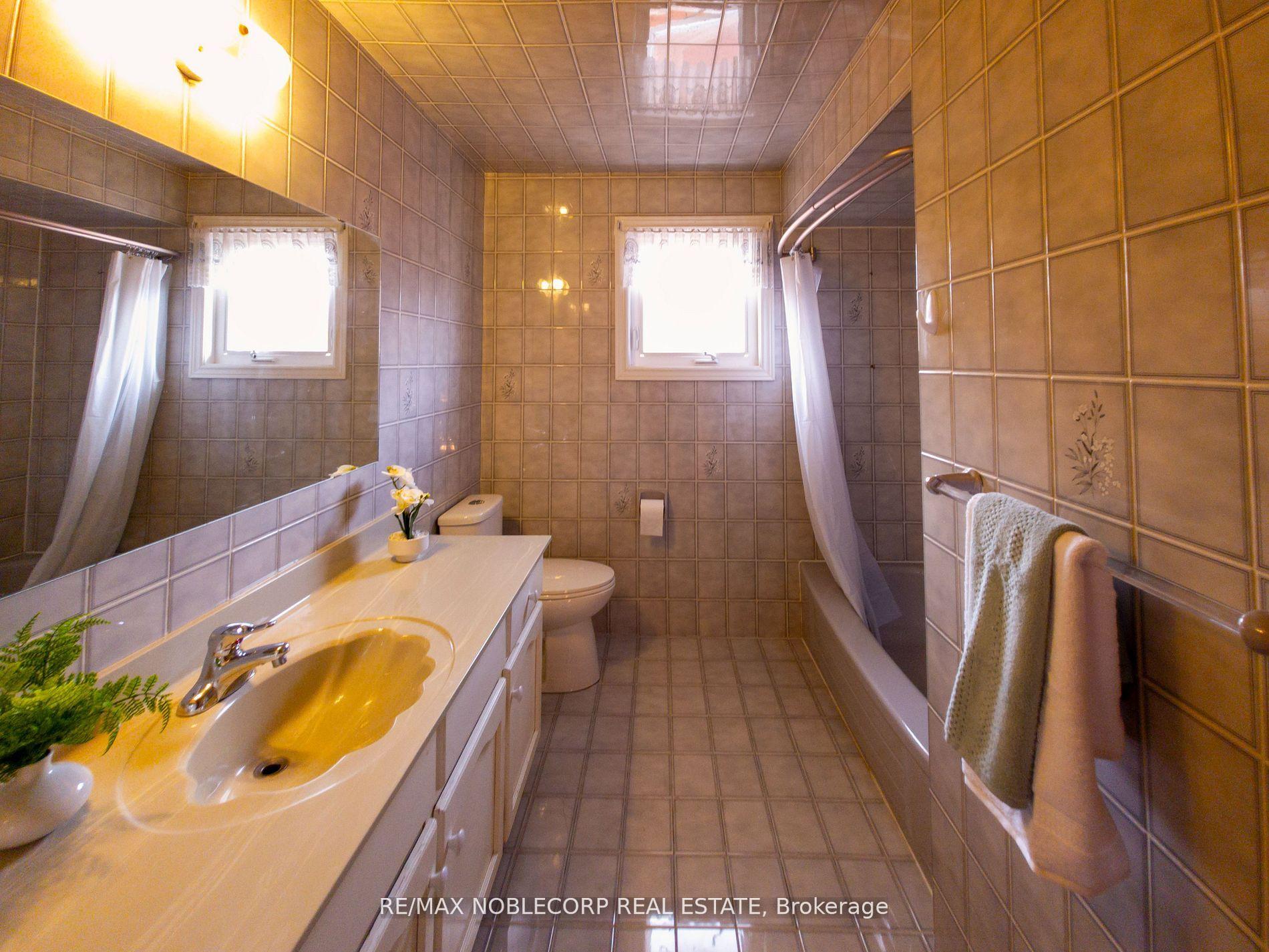 Photo 29 of 37 Father Ermanno Crescent, Vaughan, East Woodbridge — HOMEH