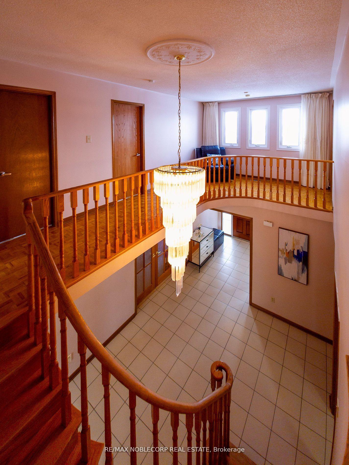 Photo 23 of 37 Father Ermanno Crescent, Vaughan, East Woodbridge — HOMEH