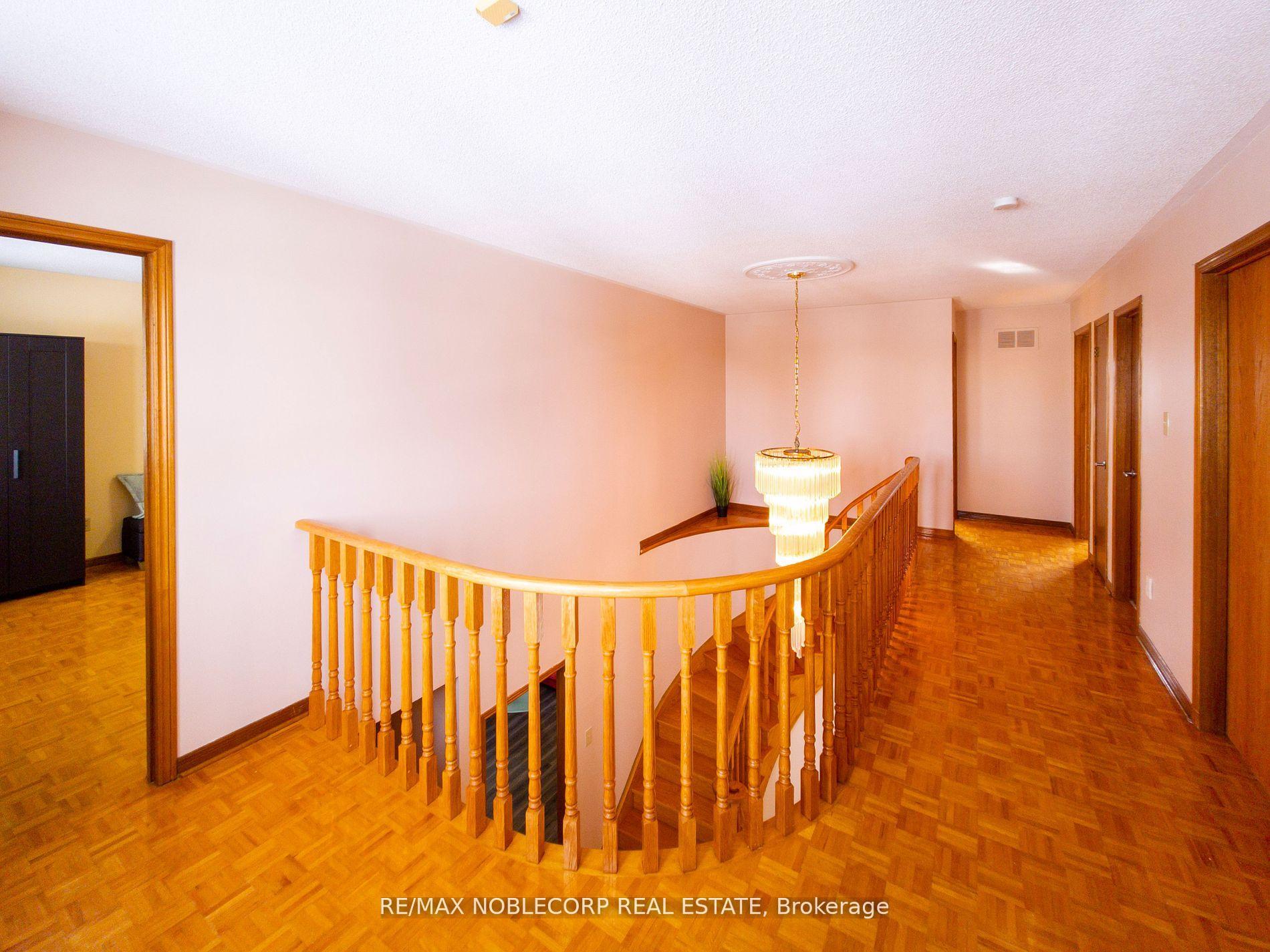 Photo 26 of 37 Father Ermanno Crescent, Vaughan, East Woodbridge — HOMEH