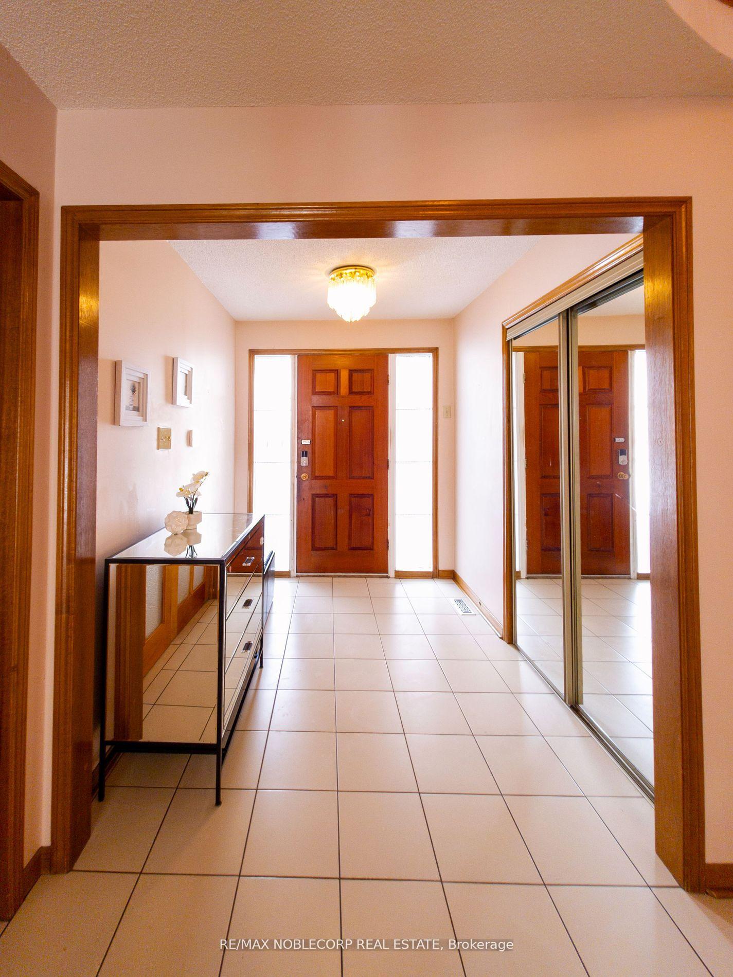 Photo 21 of 37 Father Ermanno Crescent, Vaughan, East Woodbridge — HOMEH