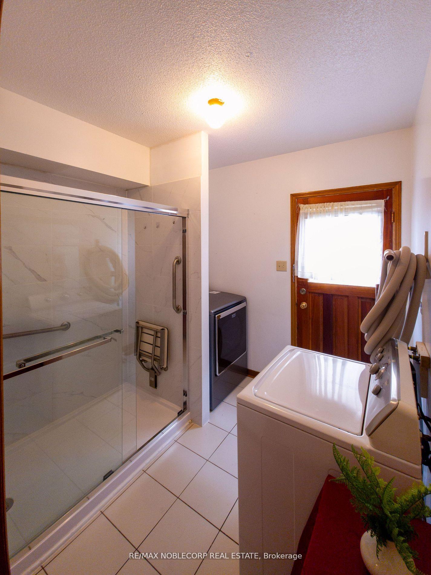 Photo 31 of 37 Father Ermanno Crescent, Vaughan, East Woodbridge — HOMEH